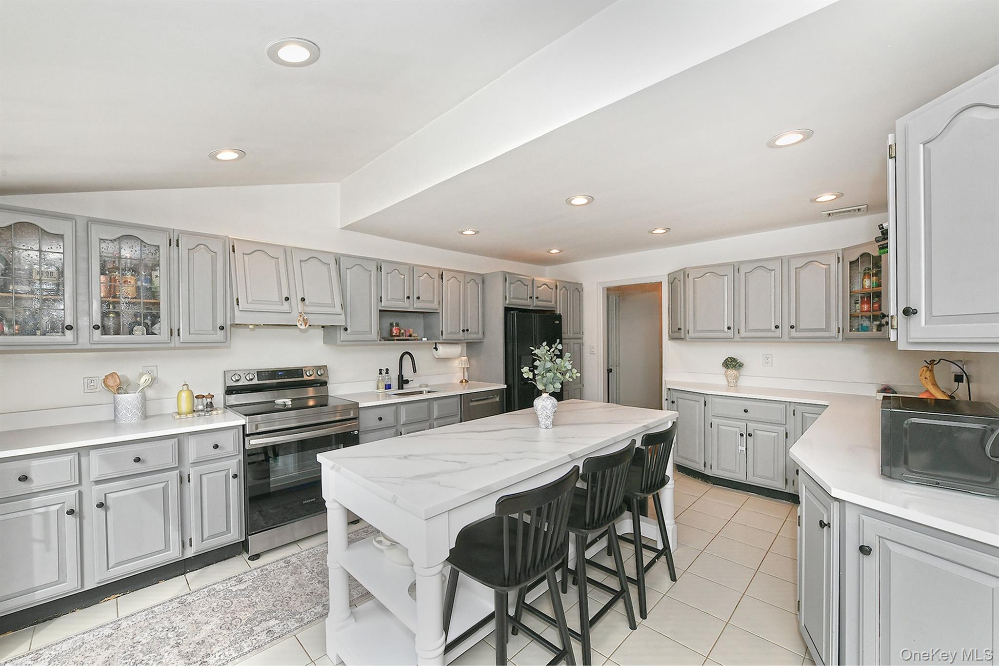 #6 photo, 8 Sherwood Drive, Huntington , NY 11743