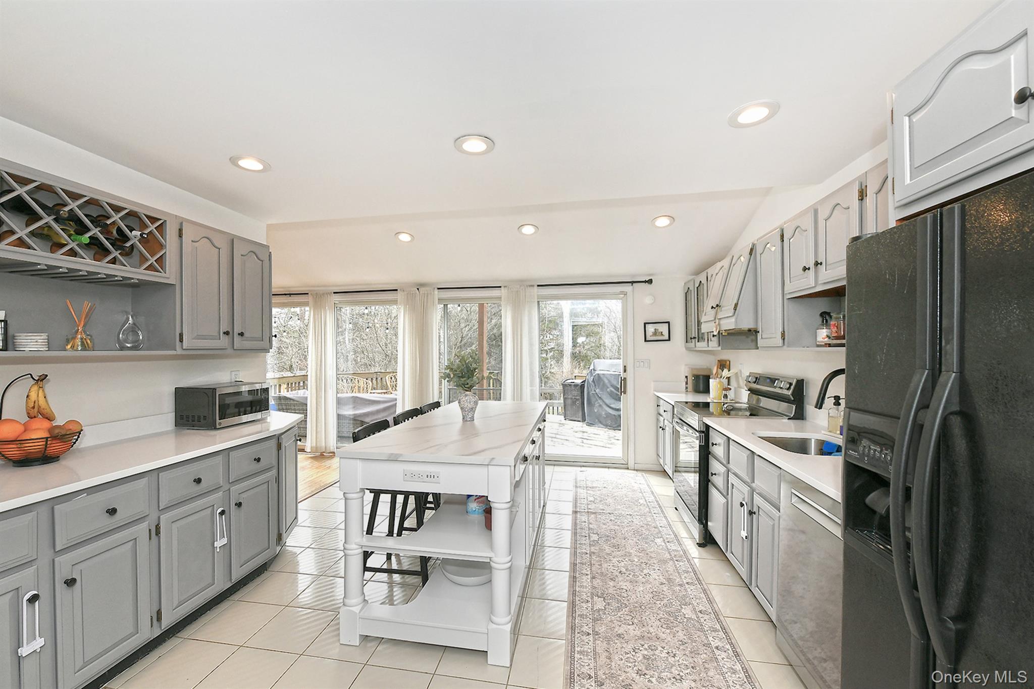 #7 photo, 8 Sherwood Drive, Huntington , NY 11743