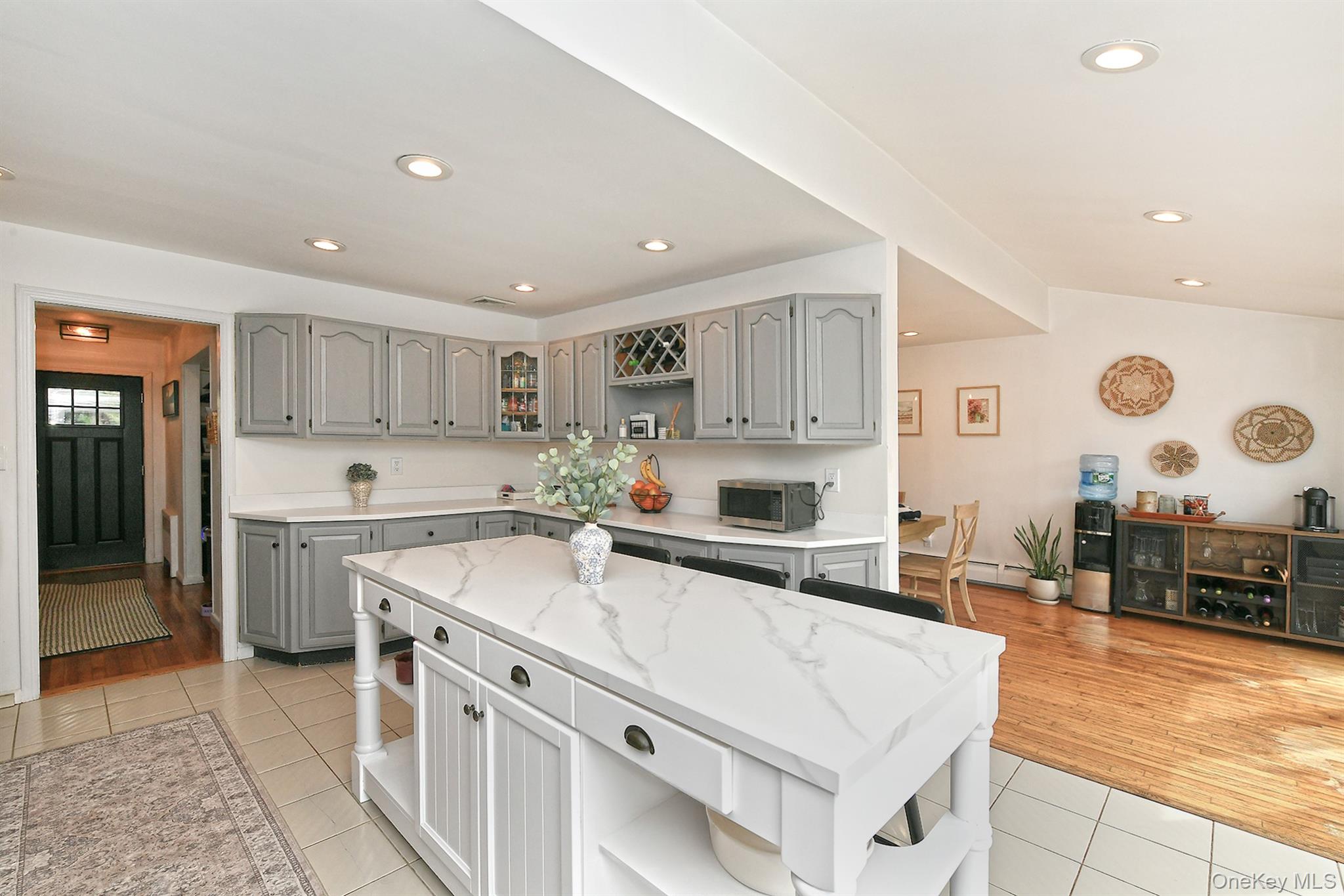 #8 photo, 8 Sherwood Drive, Huntington , NY 11743