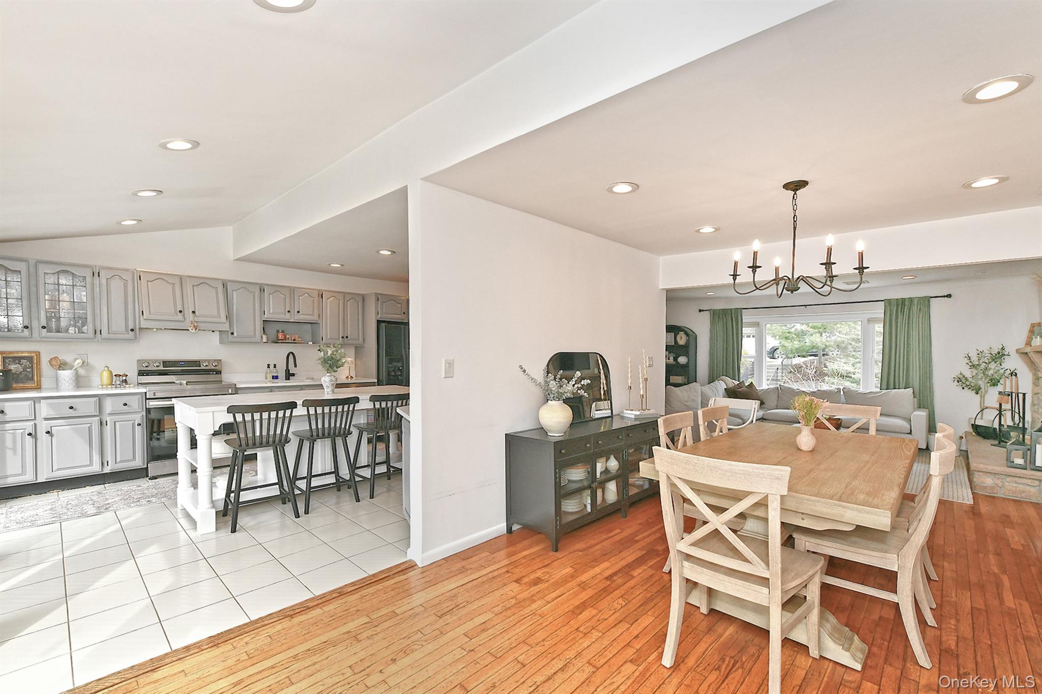 #9 photo, 8 Sherwood Drive, Huntington , NY 11743