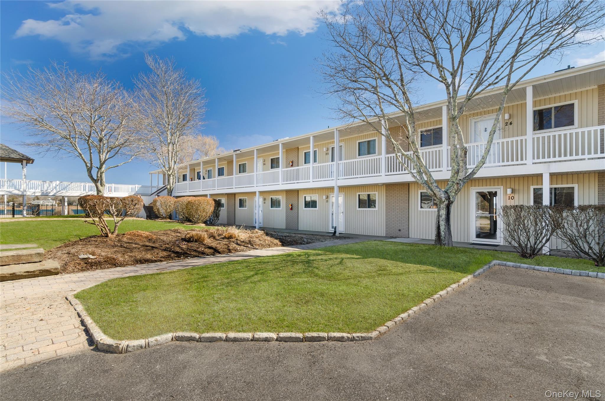 #2 photo, 61 W Tiana Road, Hampton Bays , NY 11946