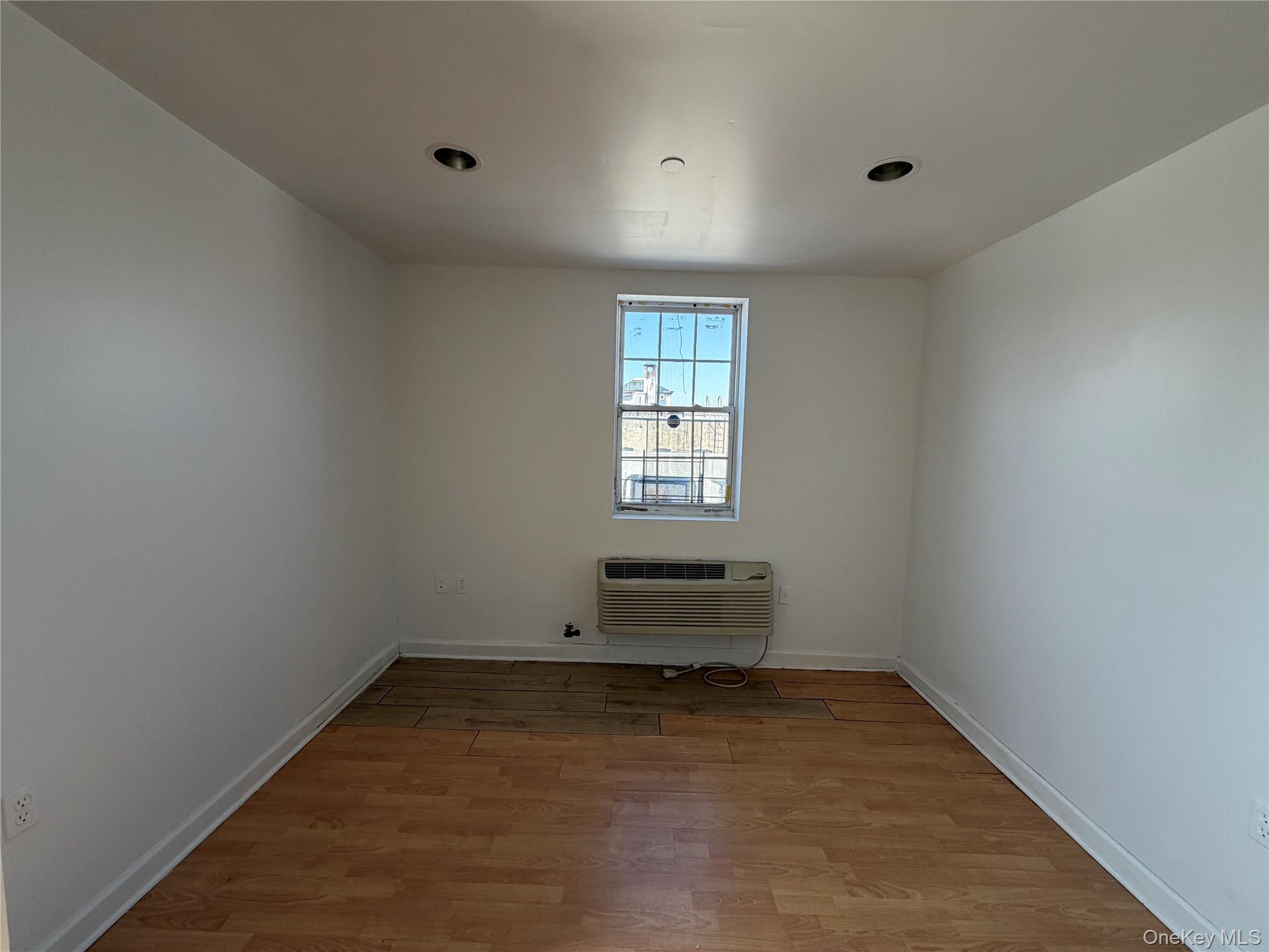 #3 photo, 2381 Belmont Avenue, Бронкс ‖ Bronx , NY 10458