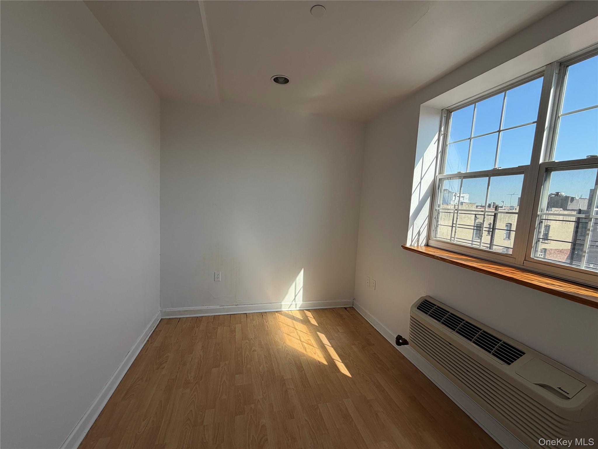 #9 photo, 2381 Belmont Avenue, Бронкс ‖ Bronx , NY 10458