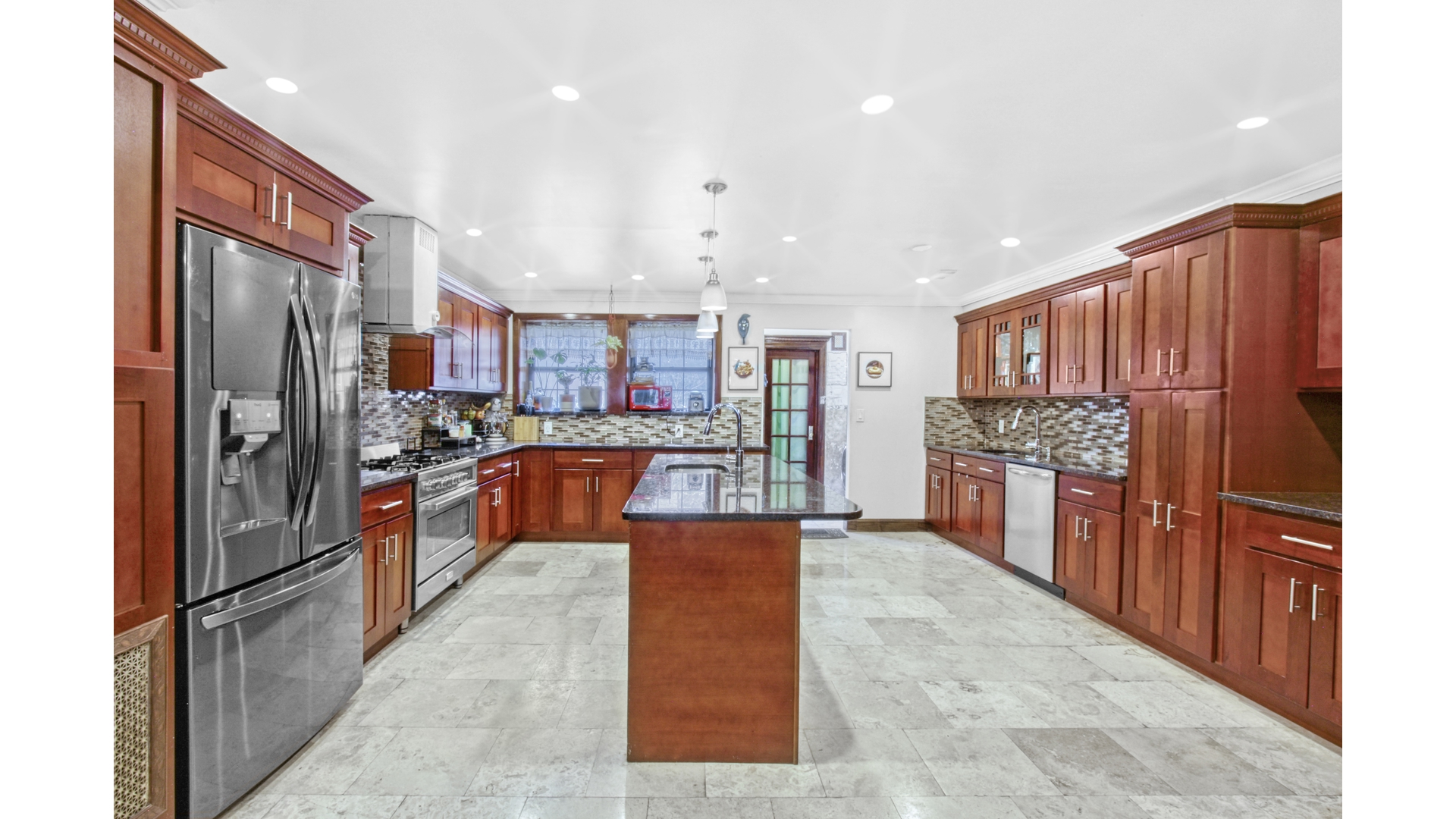 #9 photo, 916 PUTNAM Avenue, Бруклин ‖ Stuyvesant Heights , NY 11221