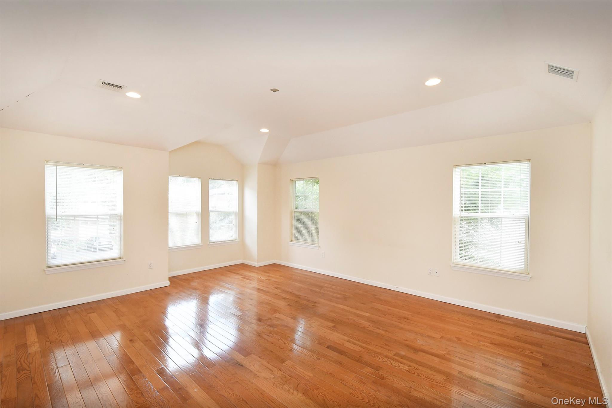 #10 photo, 34 Dunes Lane, Port Washington , NY 11050