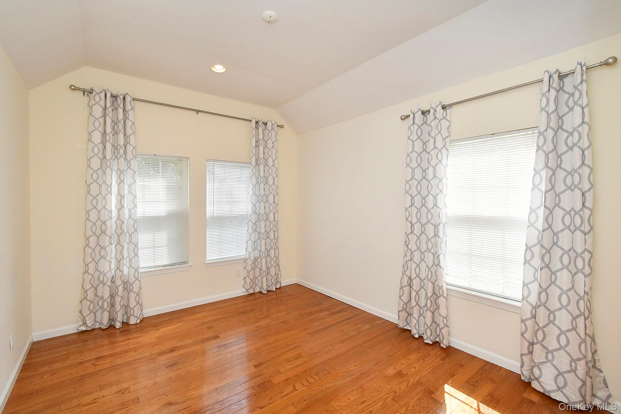 #12 photo, 34 Dunes Lane, Port Washington , NY 11050