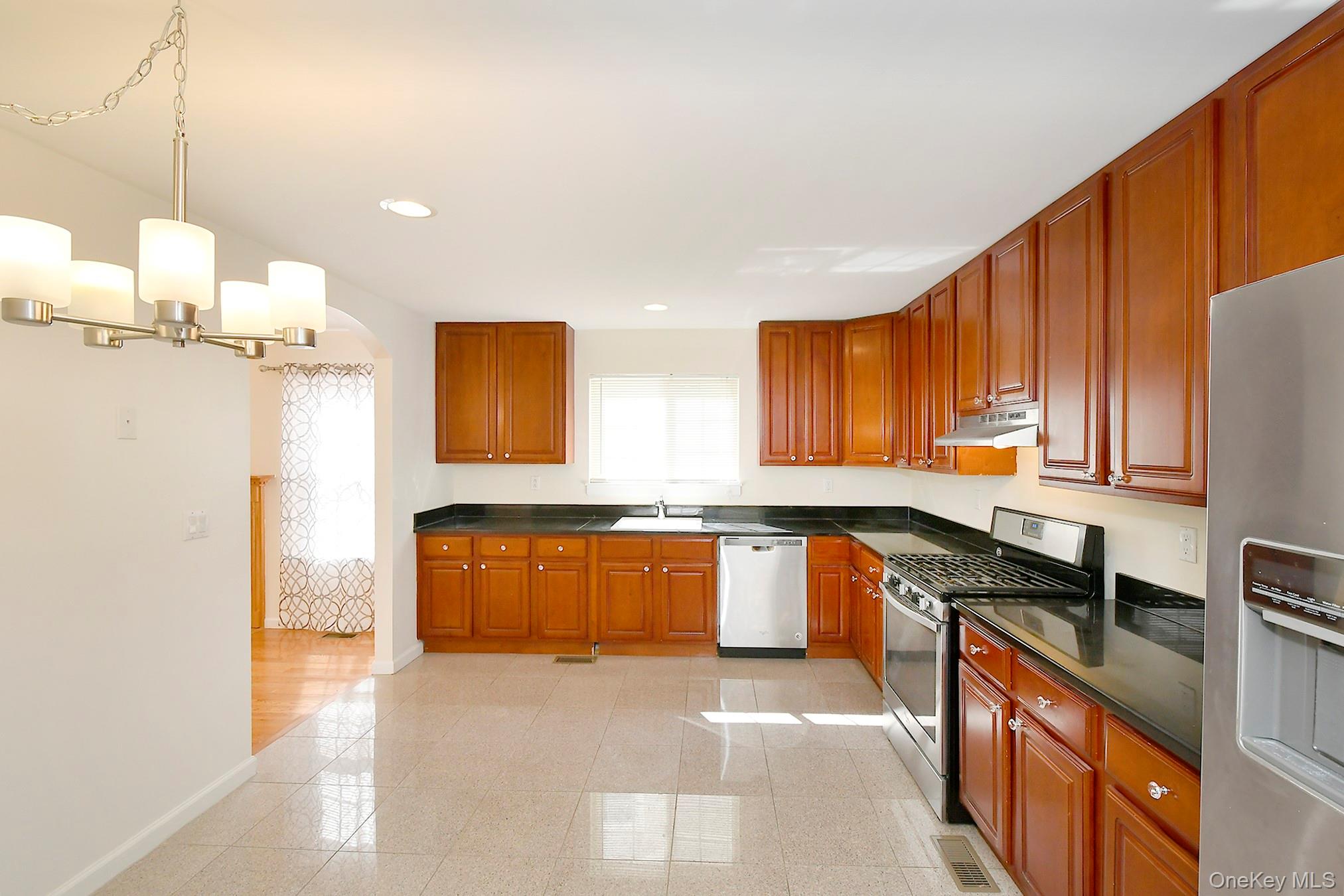 #4 photo, 34 Dunes Lane, Port Washington , NY 11050