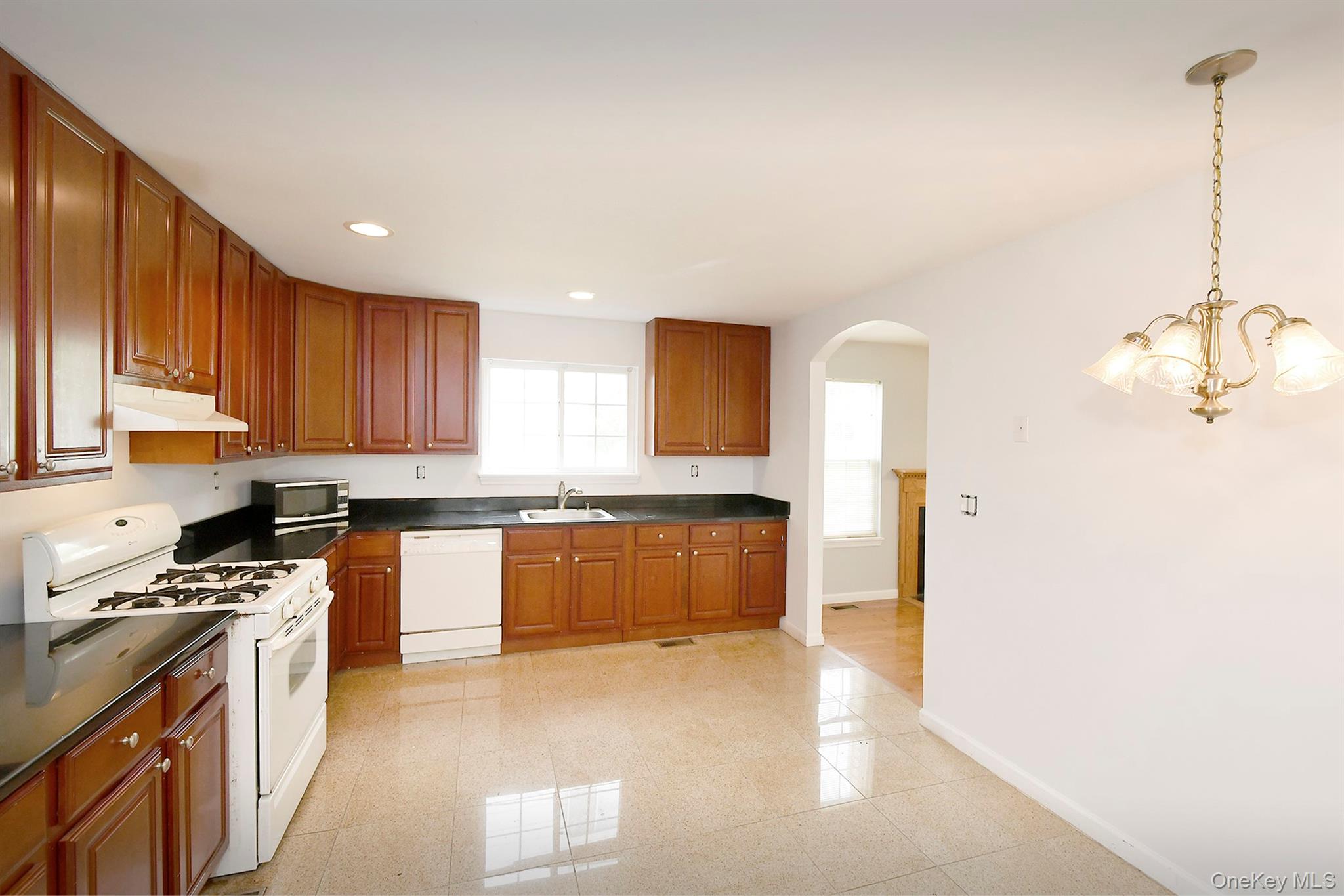 #5 photo, 34 Dunes Lane, Port Washington , NY 11050