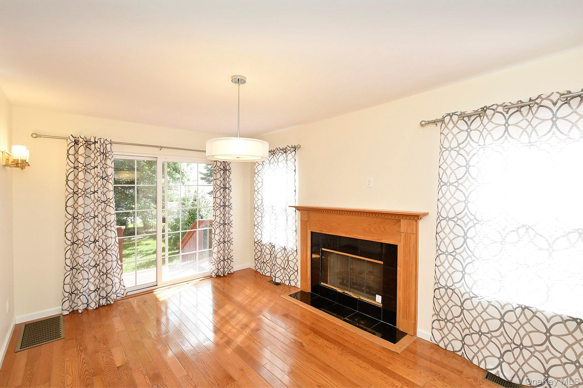 #7 photo, 34 Dunes Lane, Port Washington , NY 11050