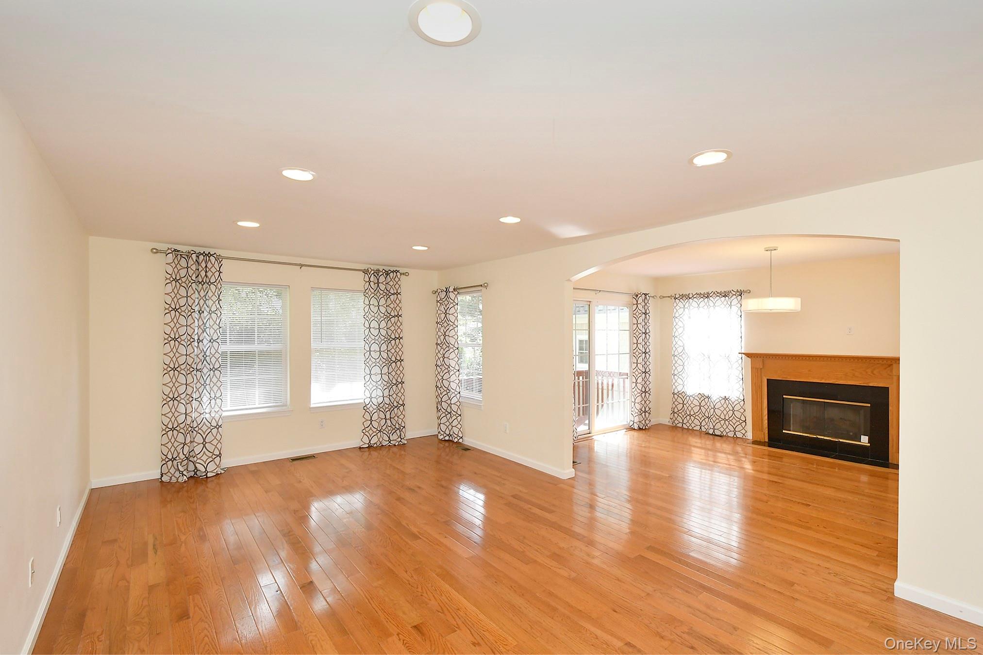 #8 photo, 34 Dunes Lane, Port Washington , NY 11050