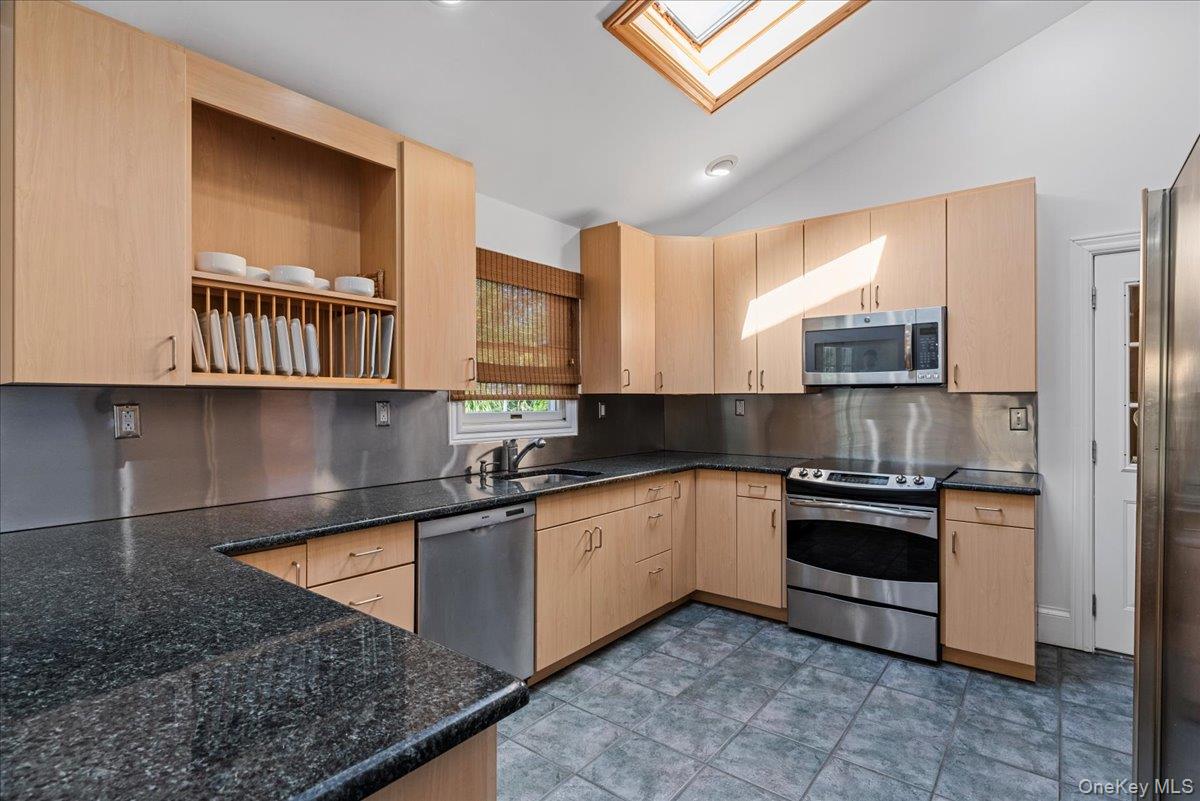 #4 photo, 20 Alanson Lane, Hampton Bays , NY 11946