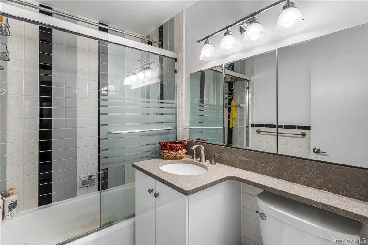 #18 photo, 17-85 215th Street, Bayside , NY 11360