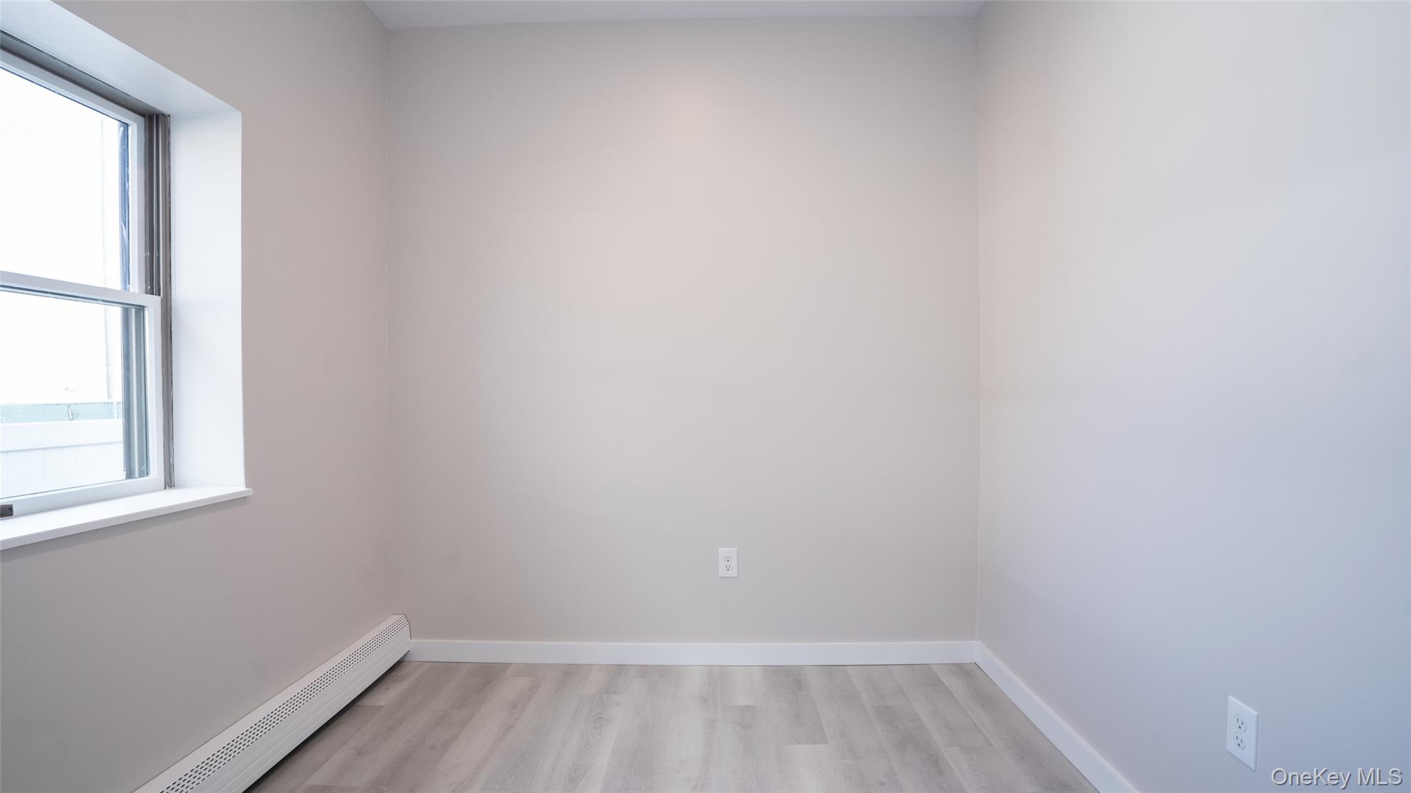 #13 photo, 4001 Broadway, Island Park , NY 11558