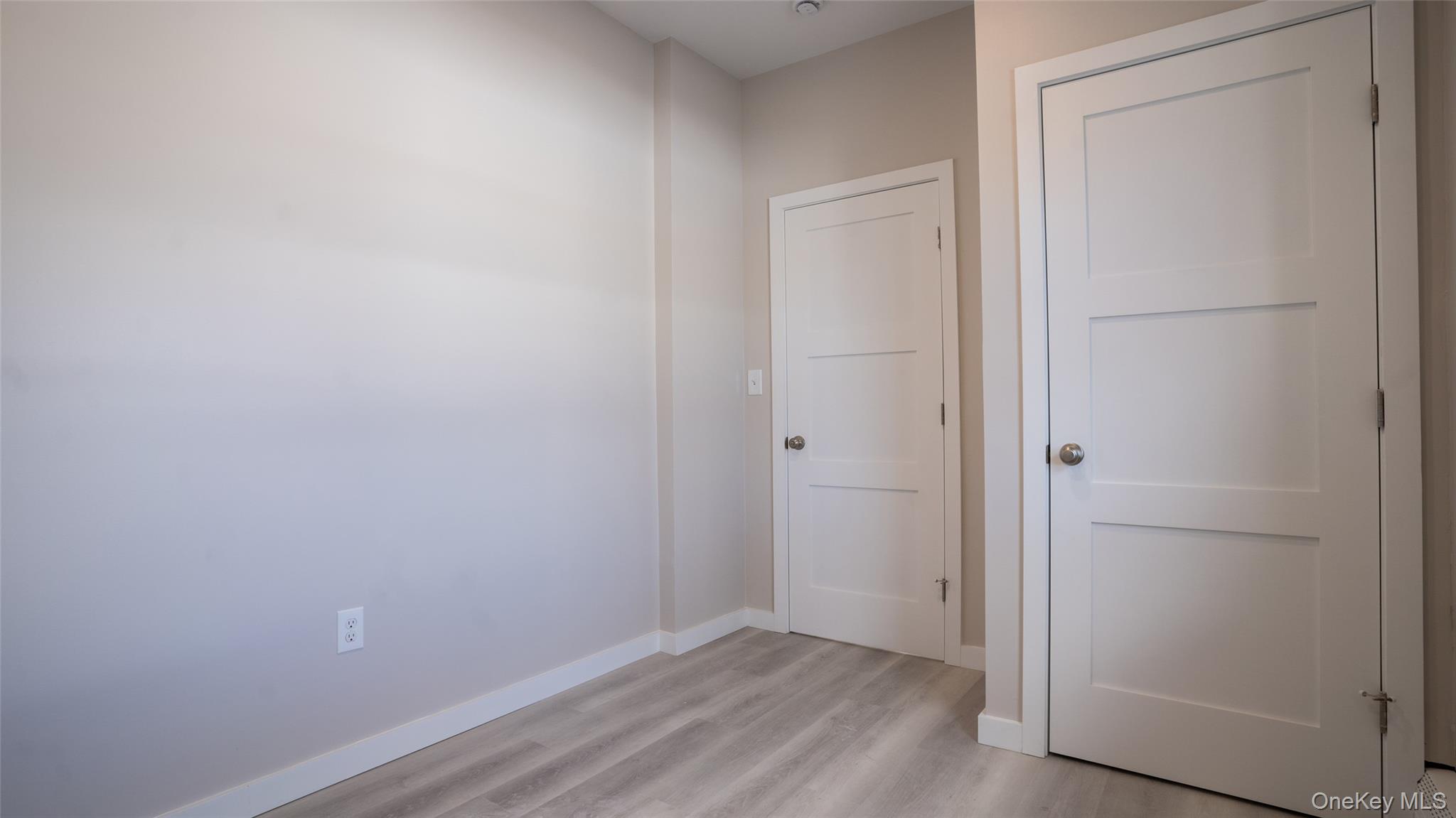 #14 photo, 4001 Broadway, Island Park , NY 11558