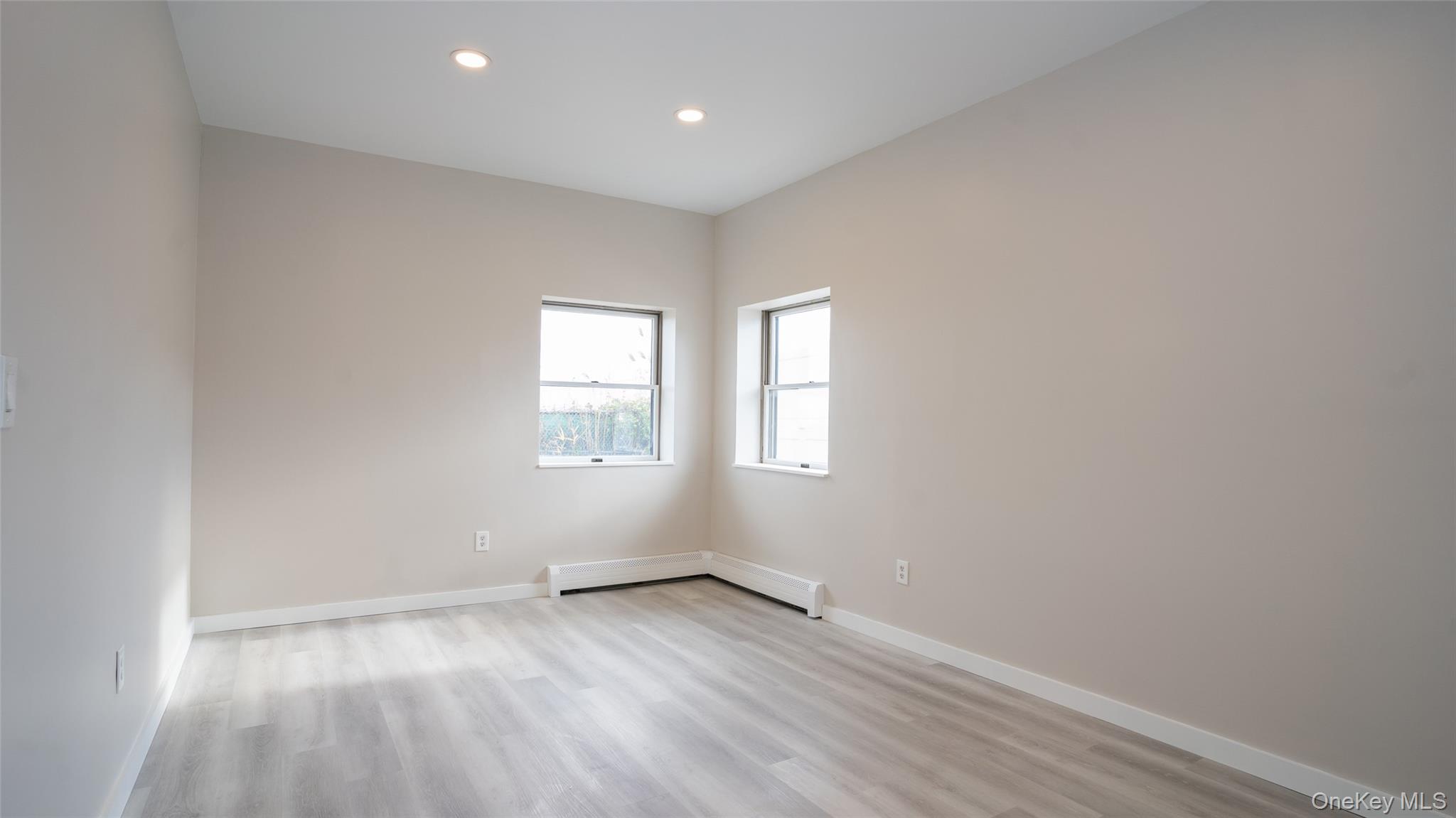 #19 photo, 4001 Broadway, Island Park , NY 11558