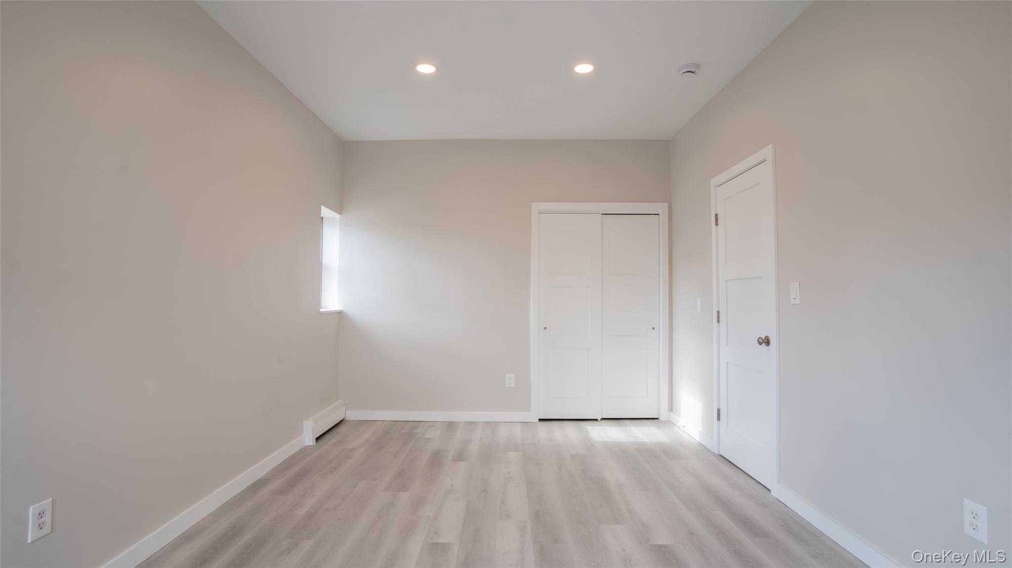 #20 photo, 4001 Broadway, Island Park , NY 11558