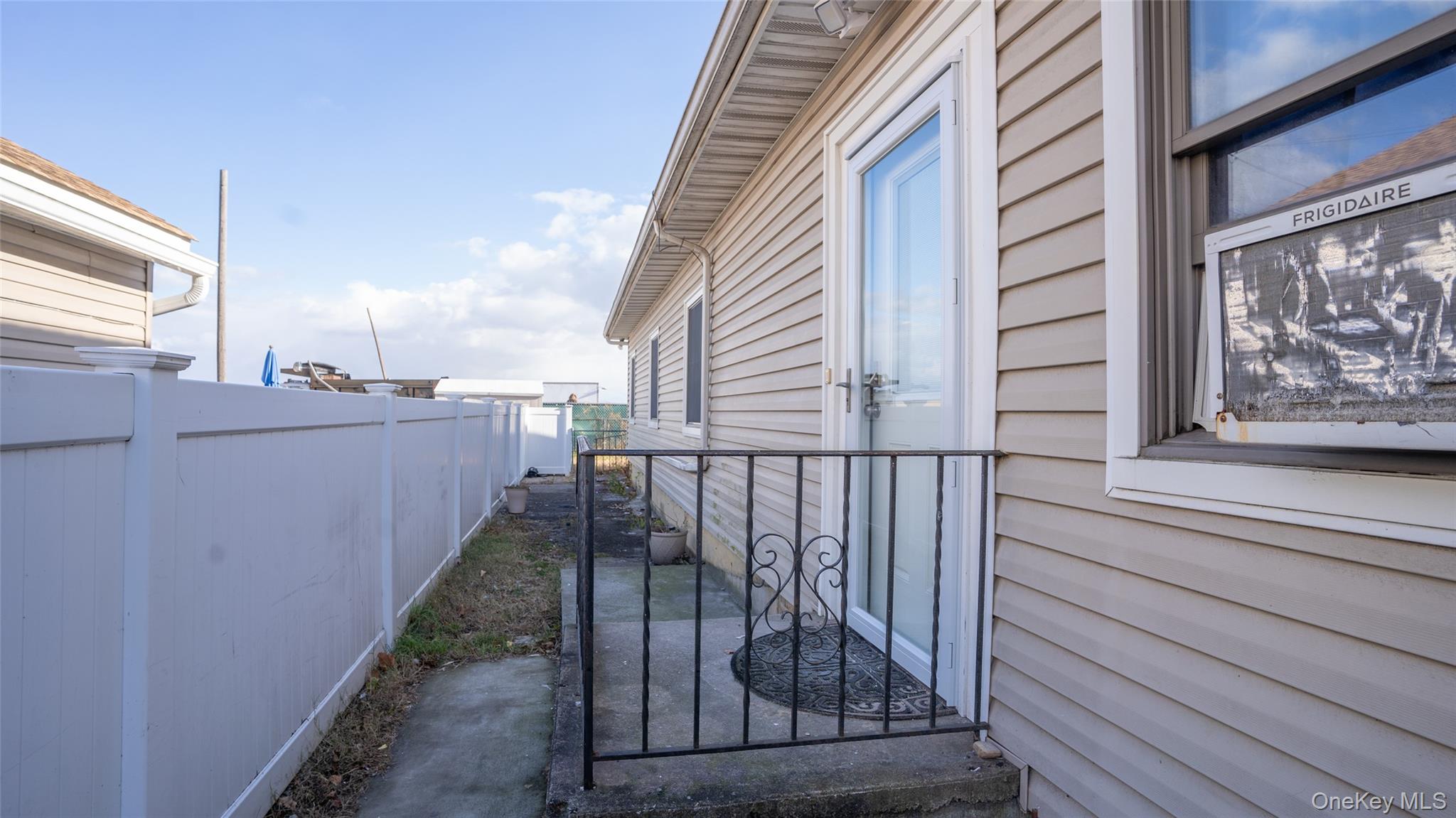 #3 photo, 4001 Broadway, Island Park , NY 11558