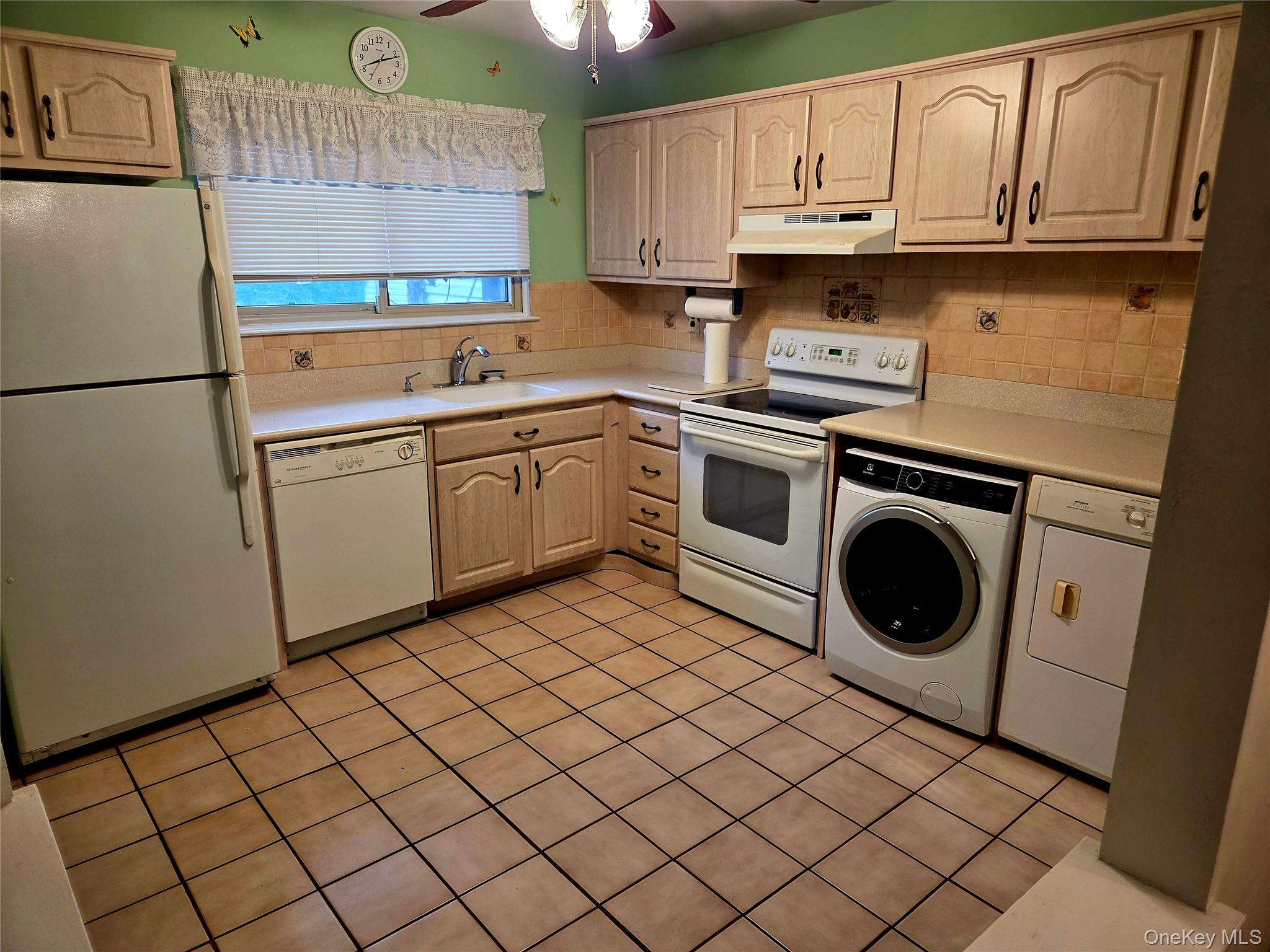 #2 photo, 650 Newbridge Road, Нассау ‖ East Meadow , NY 11554