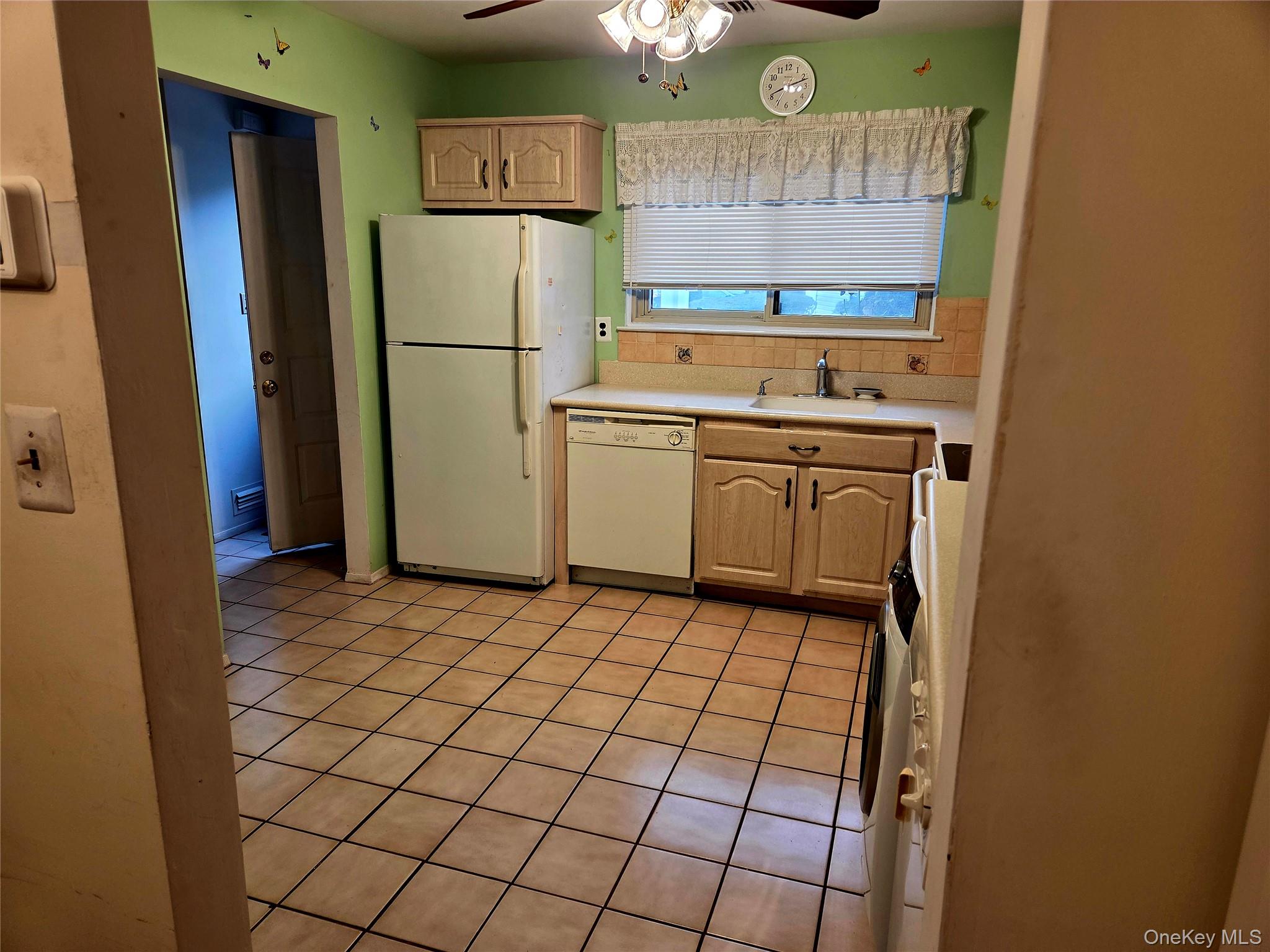 #4 photo, 650 Newbridge Road, Нассау ‖ East Meadow , NY 11554