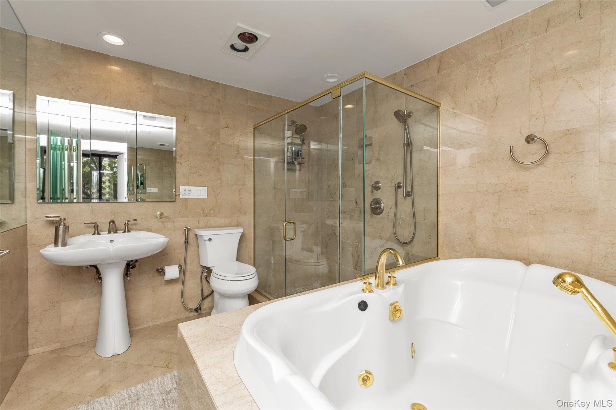 #11 photo, 9-05 162 Street, كوينز Beechhurst , NY 11357