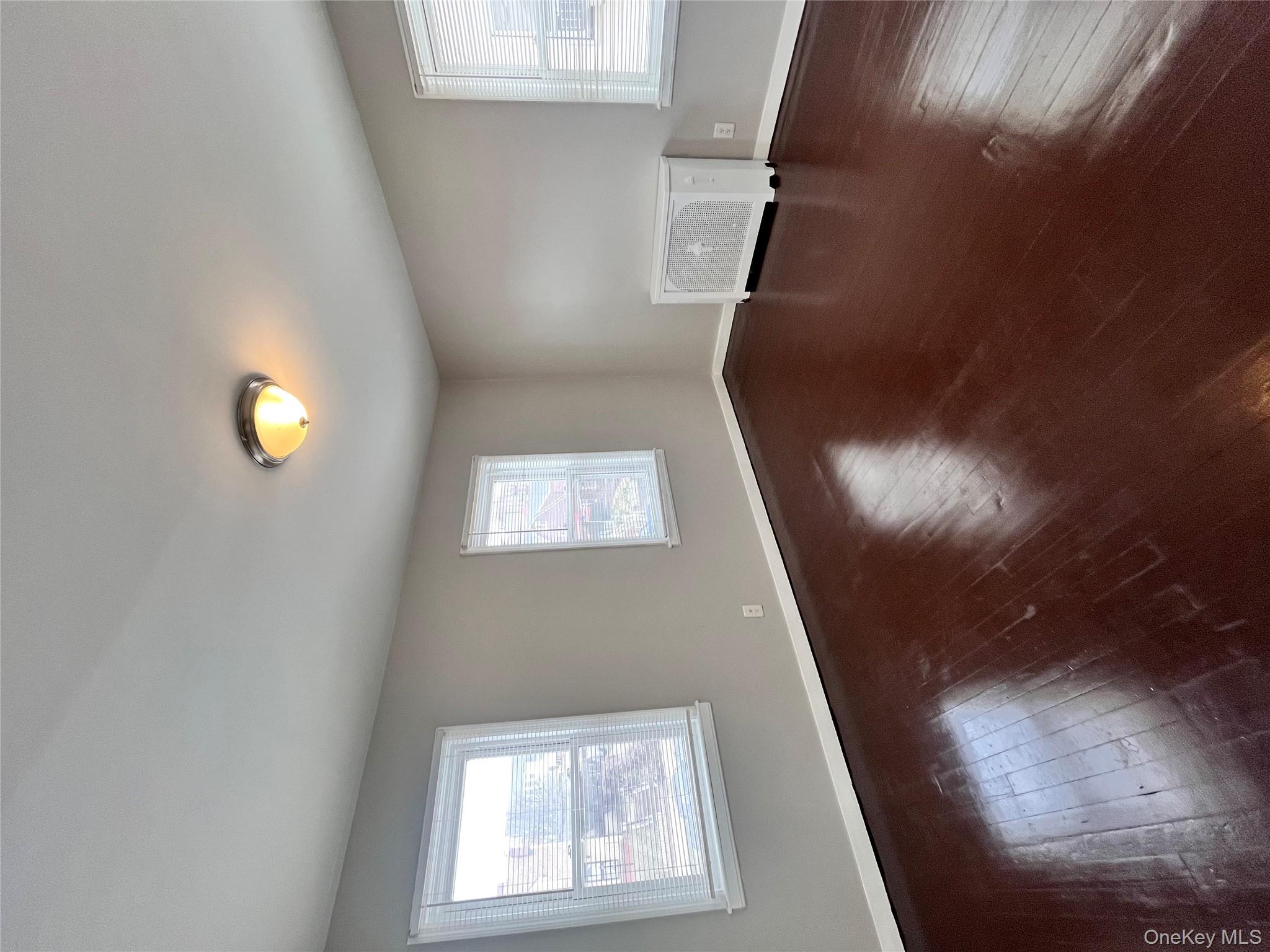 #19 photo, 150-44 87th Road, Куинс ‖ Briarwood , NY 11432