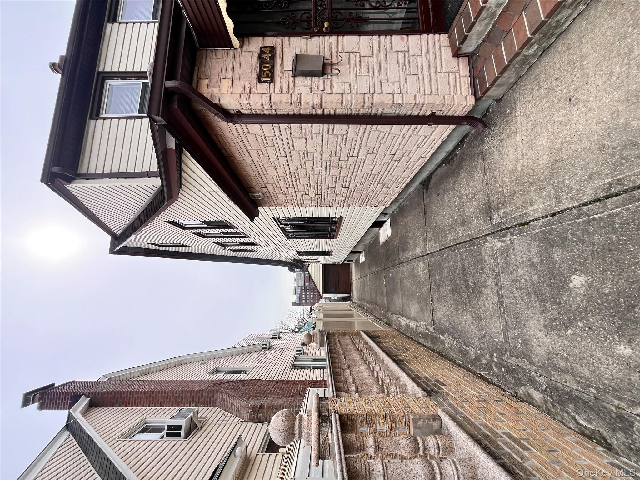 #3 photo, 150-44 87th Road, Куинс ‖ Briarwood , NY 11432