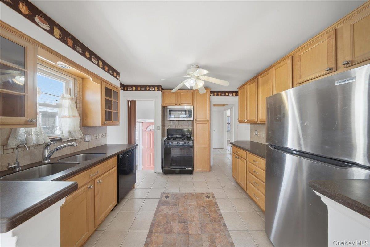 #11 photo, 115-11 Parkway Drive, מחוז נסאו Elmont , NY 11003