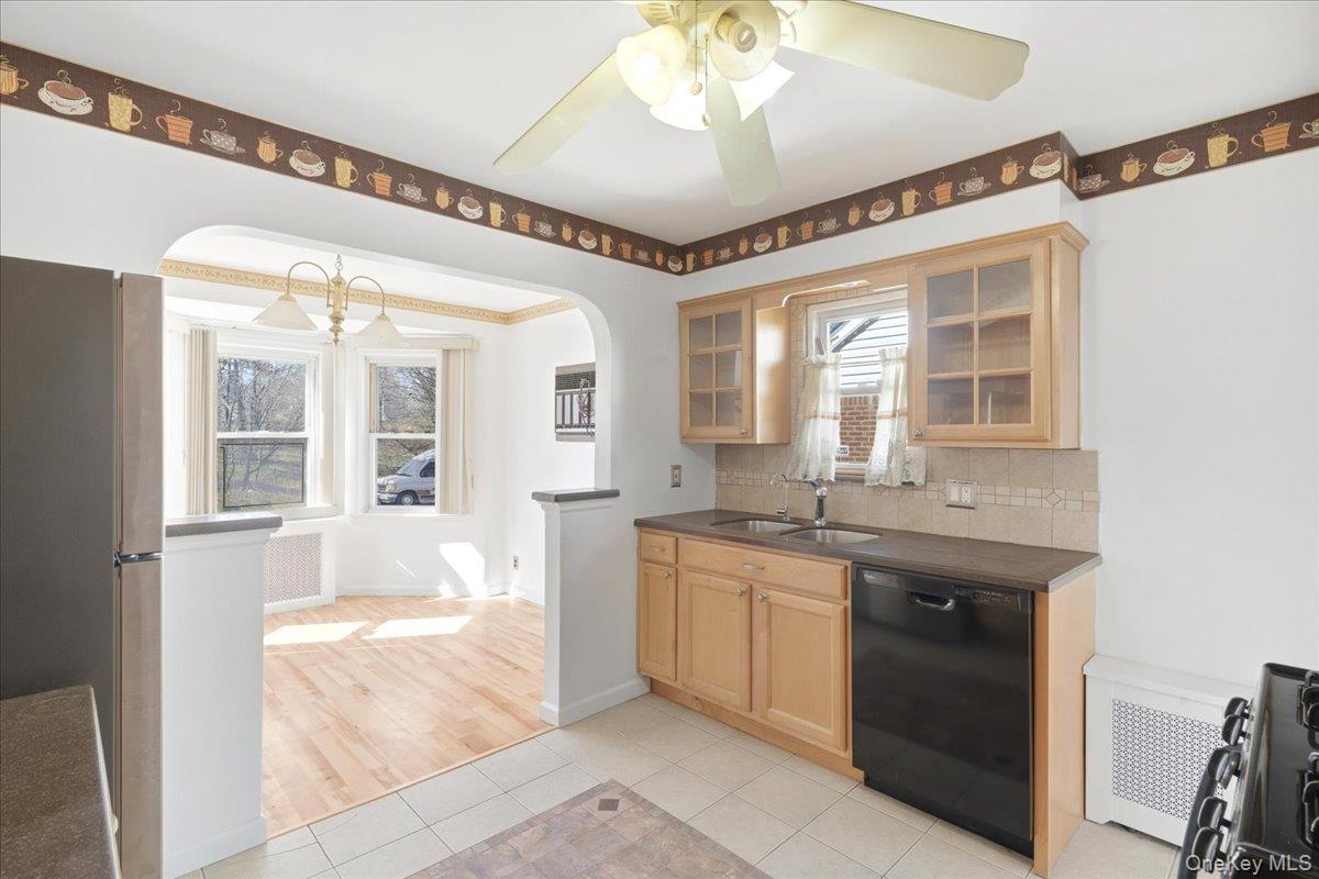 #12 photo, 115-11 Parkway Drive, מחוז נסאו Elmont , NY 11003