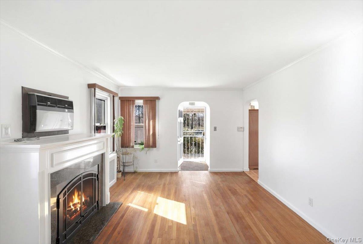 #4 photo, 115-11 Parkway Drive, מחוז נסאו Elmont , NY 11003