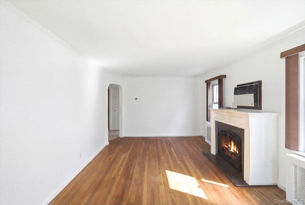 #5 photo, 115-11 Parkway Drive, מחוז נסאו Elmont , NY 11003