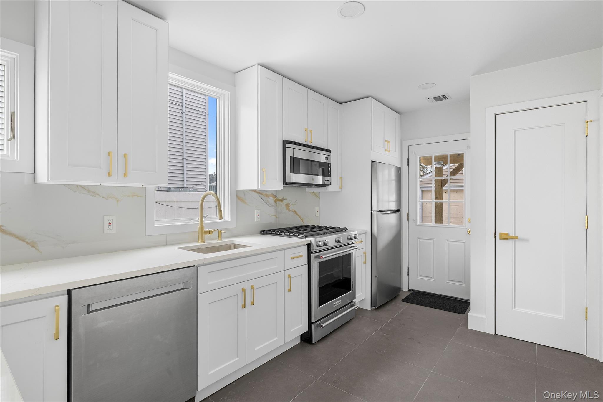 #20 photo, 36 Kildare Road, Island Park , NY 11558