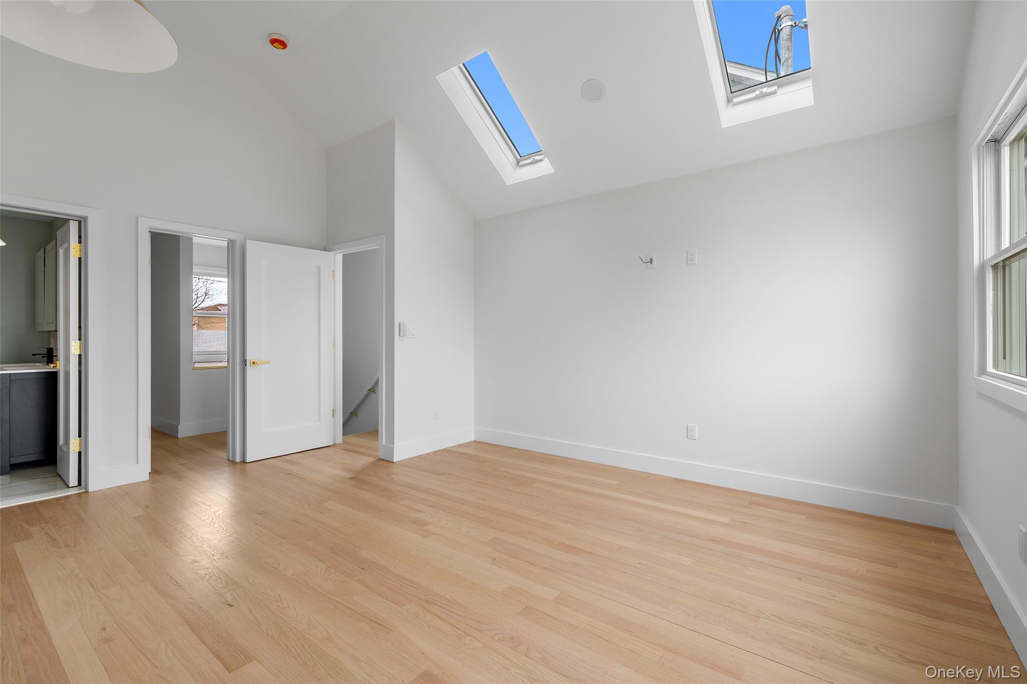 #8 photo, 36 Kildare Road, Island Park , NY 11558