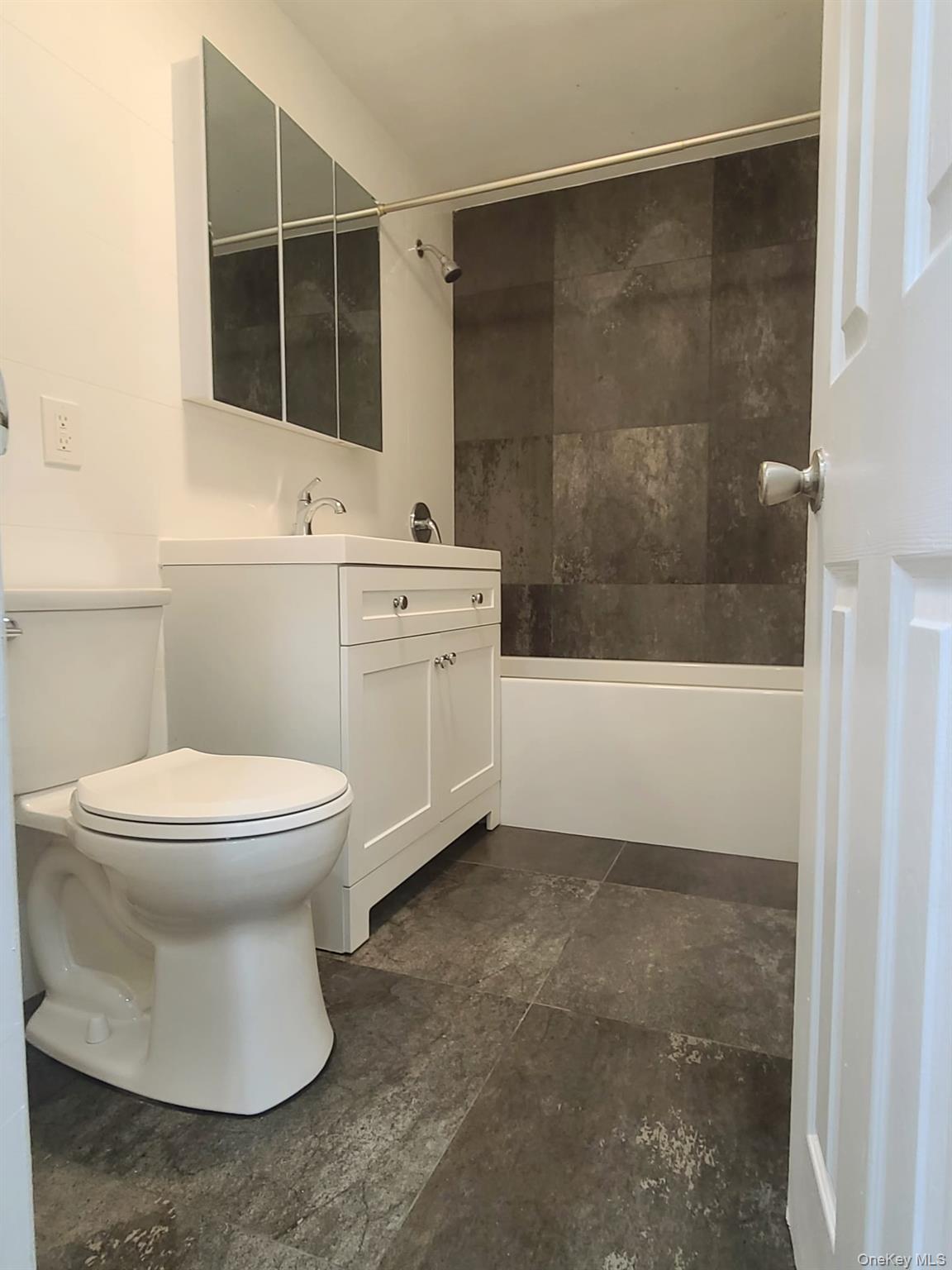 #7 photo, 108 Bradford, Brooklyn , NY 11207