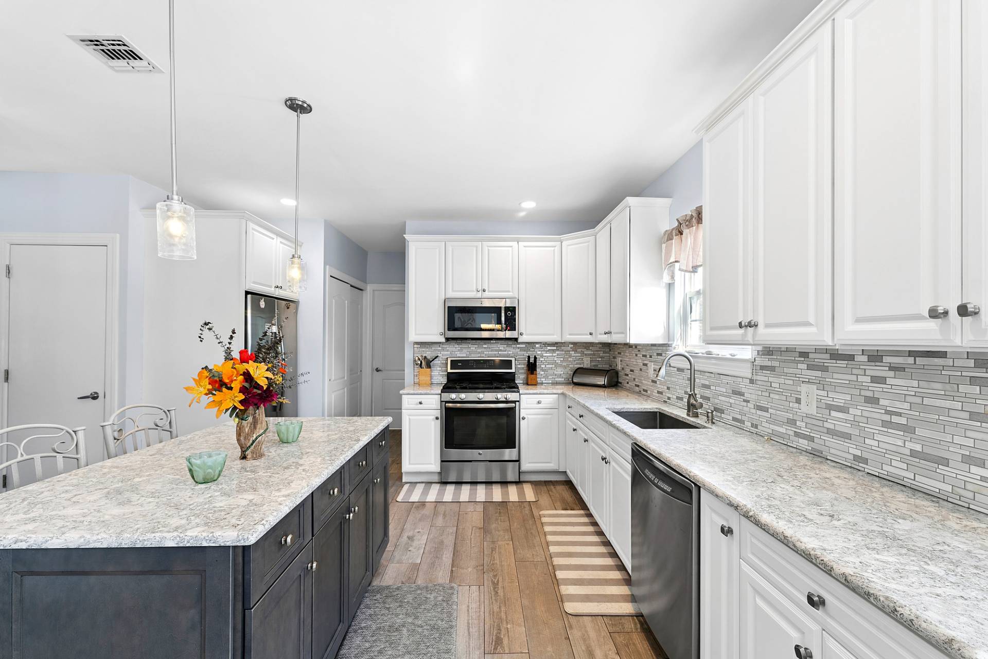 #4 photo, 133 Malloy Drive, सफ़ोक काउंटी East Quogue , NY 11942