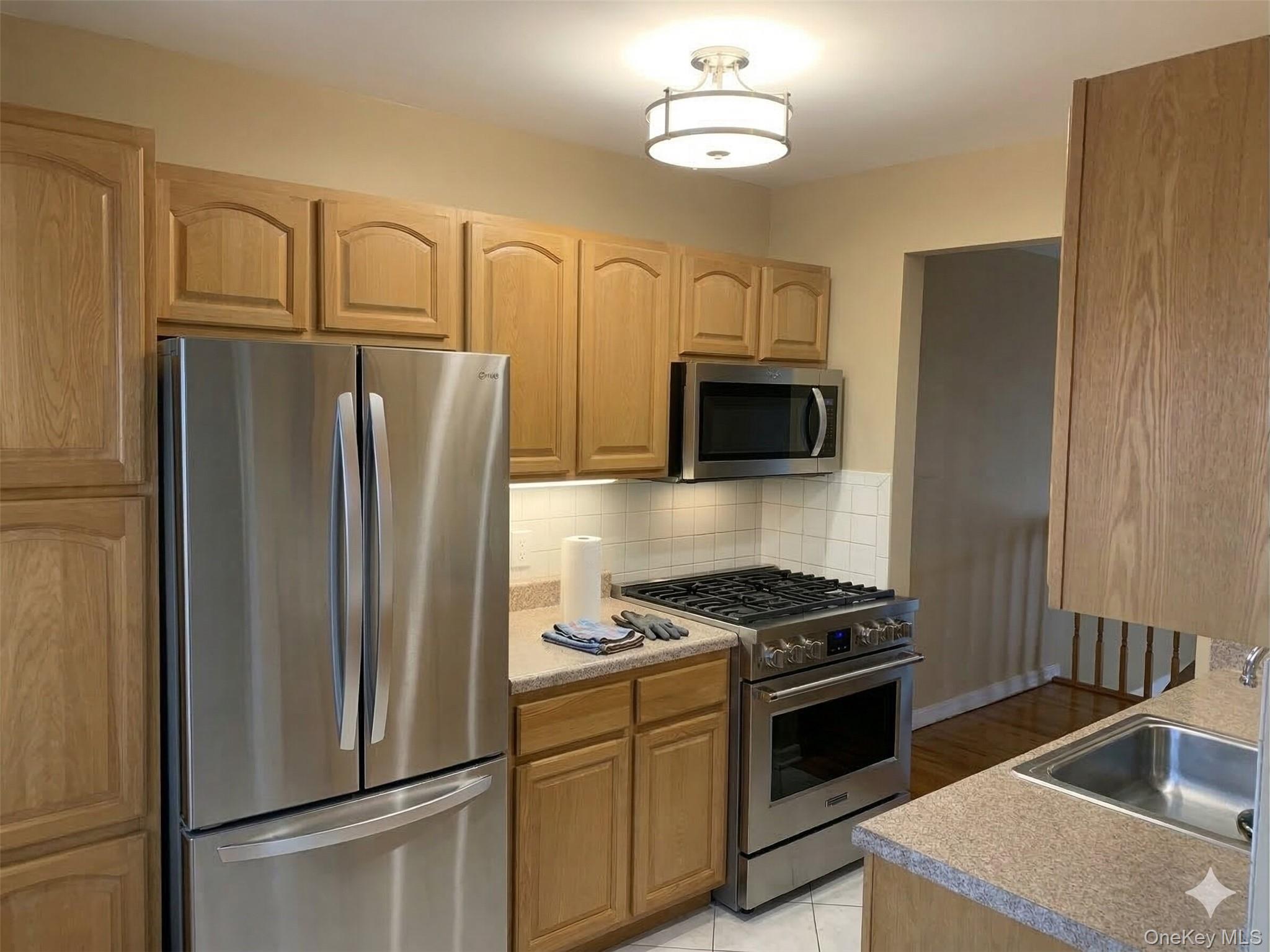 #2 photo, 4216 E Tremont Avenue, Bronx , NY 10465