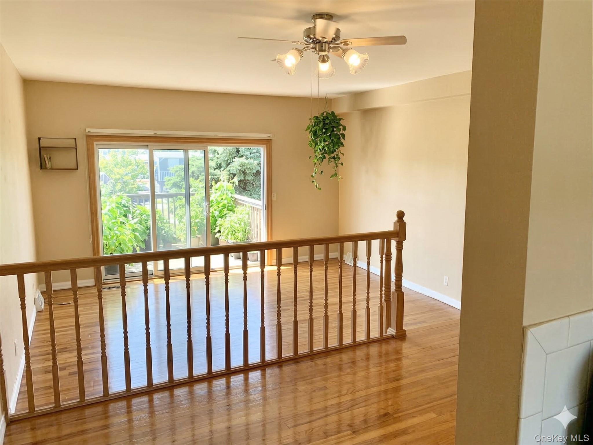 #3 photo, 4216 E Tremont Avenue, Bronx , NY 10465