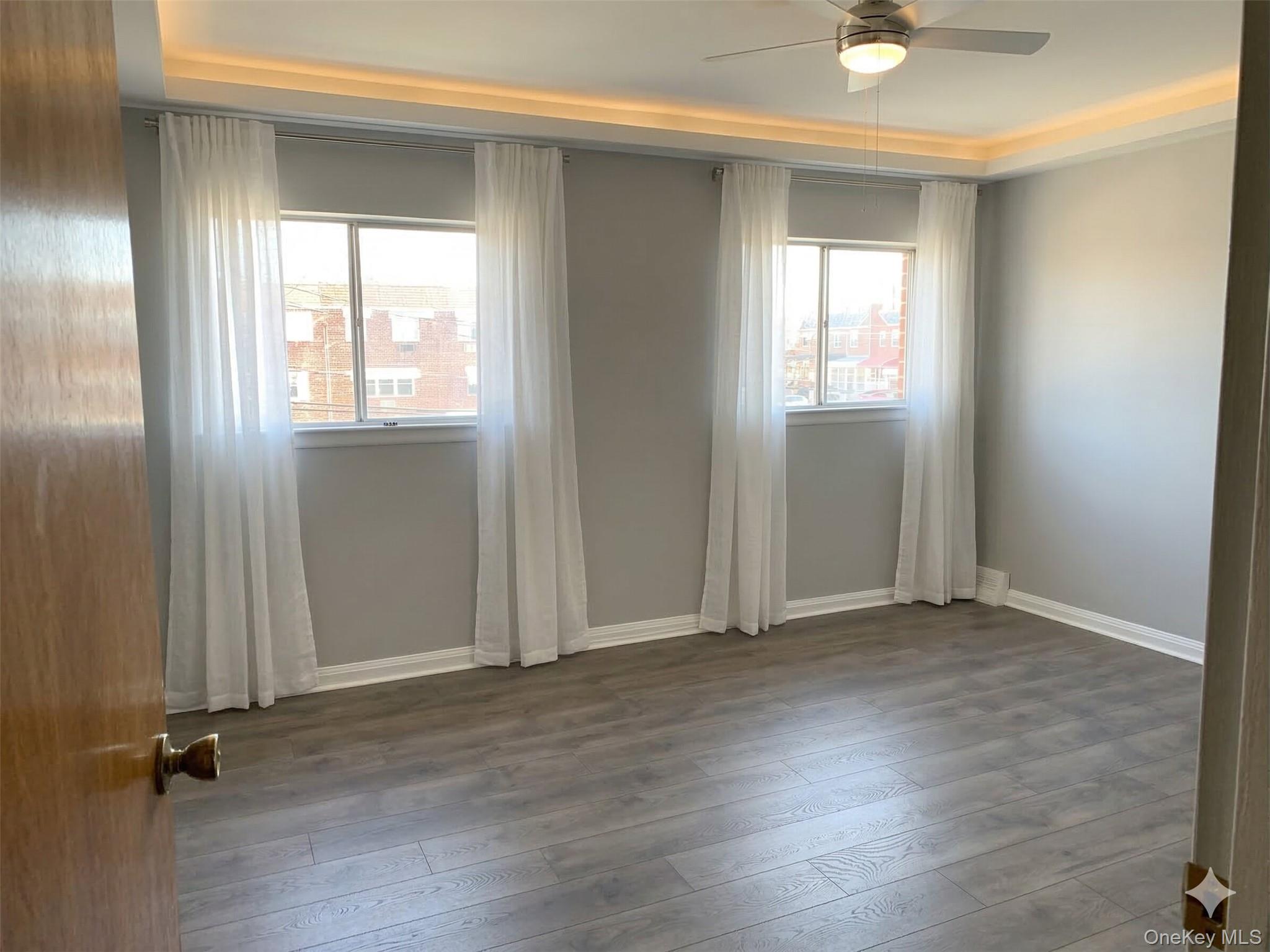 #4 photo, 4216 E Tremont Avenue, Bronx , NY 10465