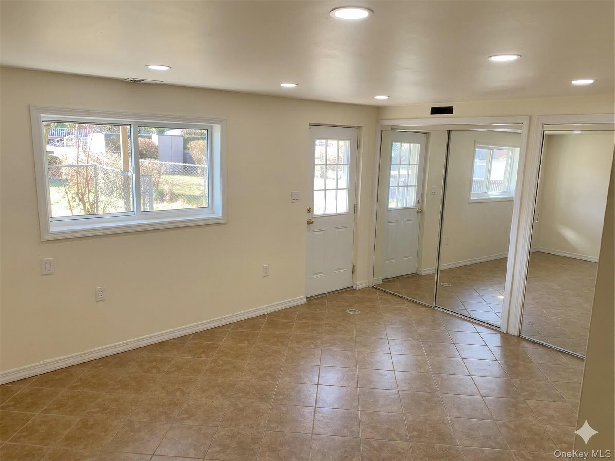 #8 photo, 4216 E Tremont Avenue, Bronx , NY 10465