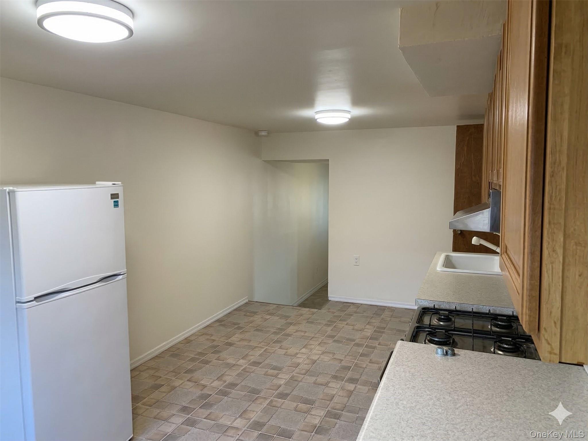 #9 photo, 4216 E Tremont Avenue, Bronx , NY 10465