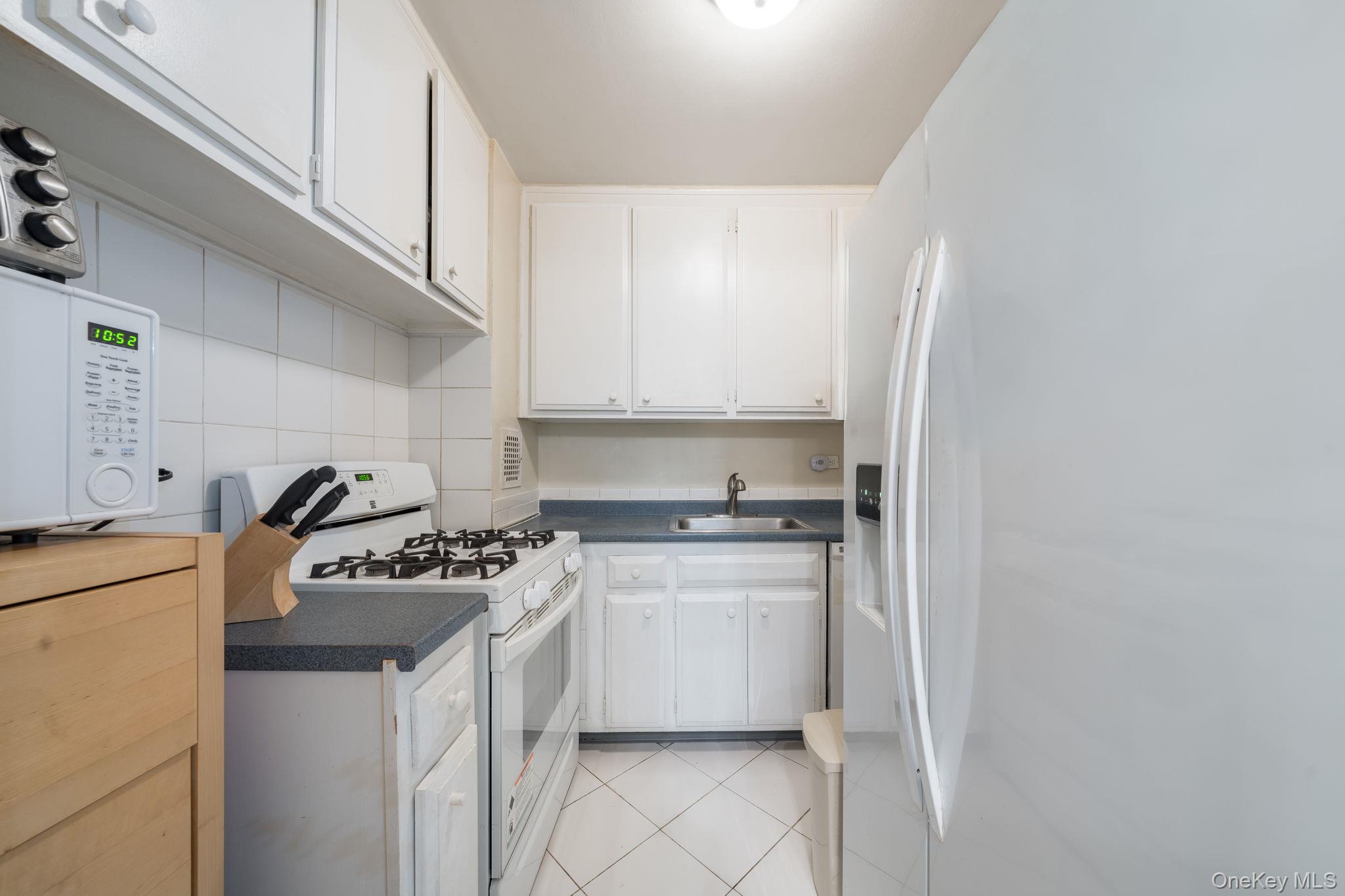 #2 photo, 85-15 Main Street, कुईंस Briarwood , NY 11435