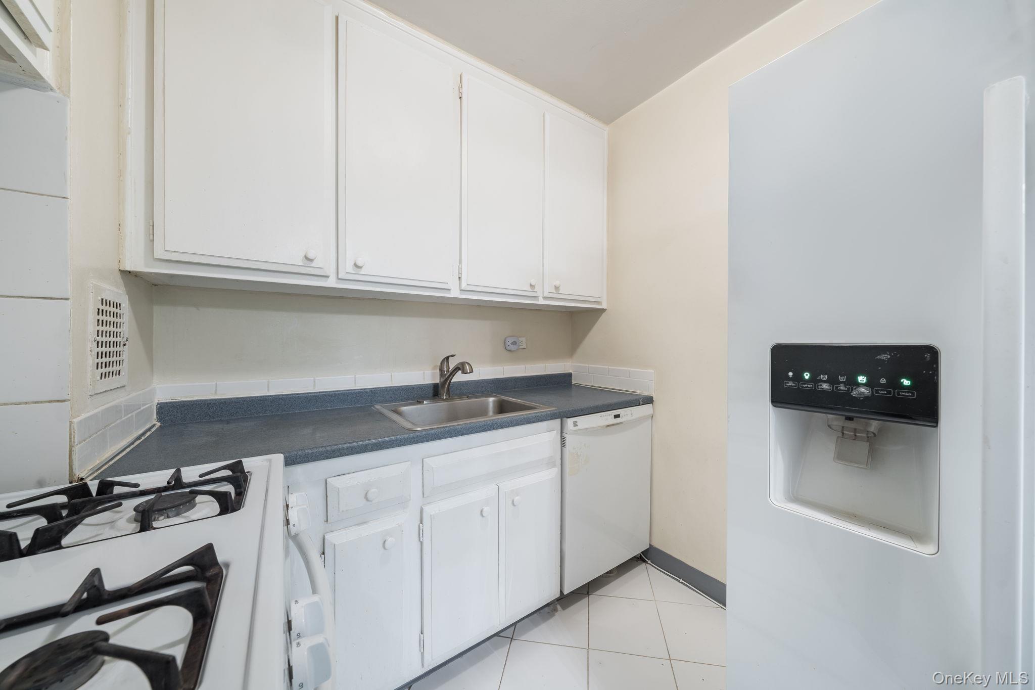 #3 photo, 85-15 Main Street, कुईंस Briarwood , NY 11435