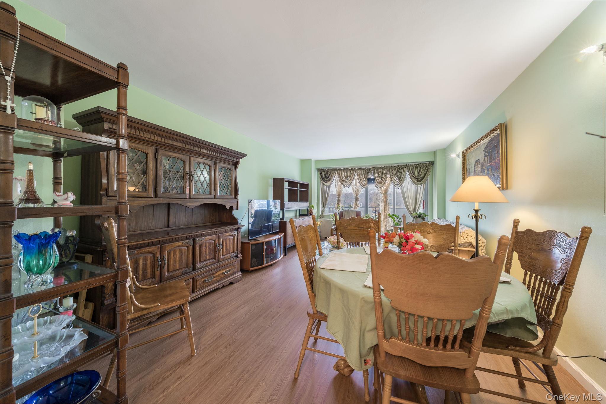 #5 photo, 85-15 Main Street, कुईंस Briarwood , NY 11435