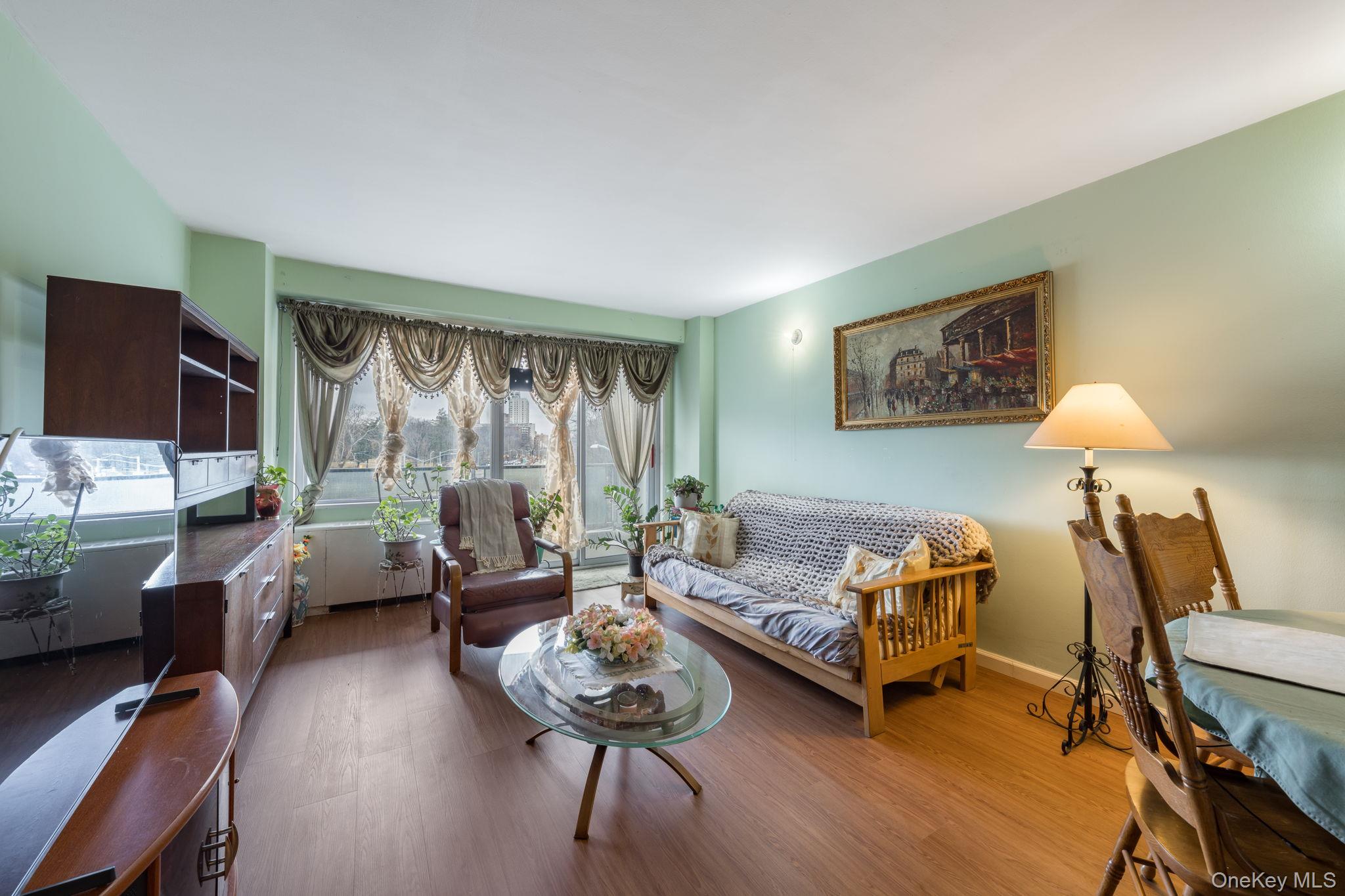 #6 photo, 85-15 Main Street, कुईंस Briarwood , NY 11435