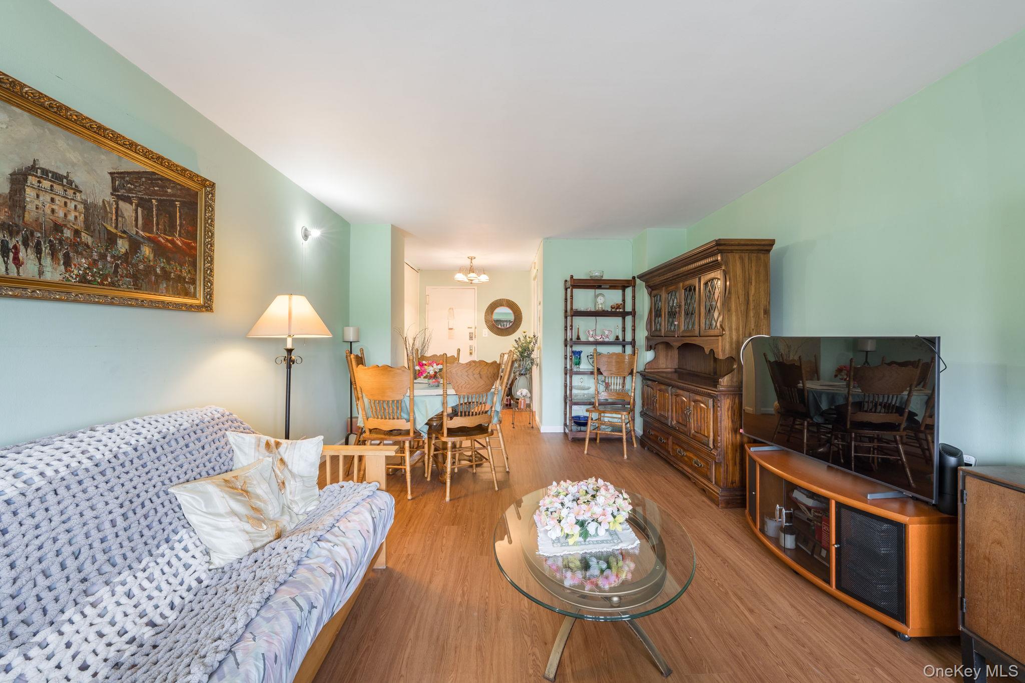 #7 photo, 85-15 Main Street, कुईंस Briarwood , NY 11435