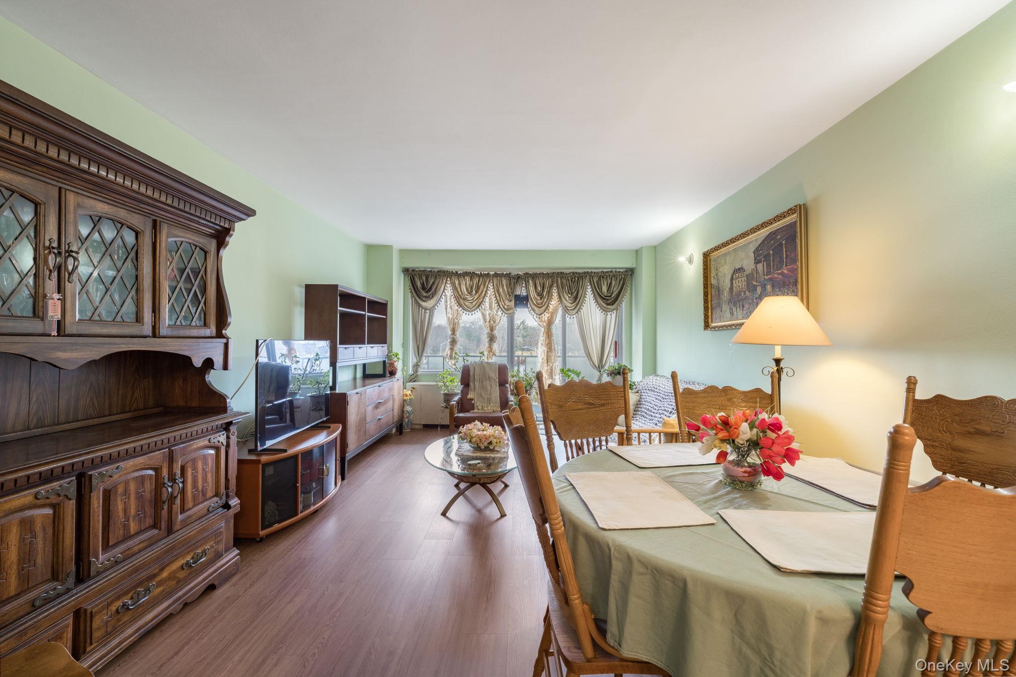 #9 photo, 85-15 Main Street, कुईंस Briarwood , NY 11435