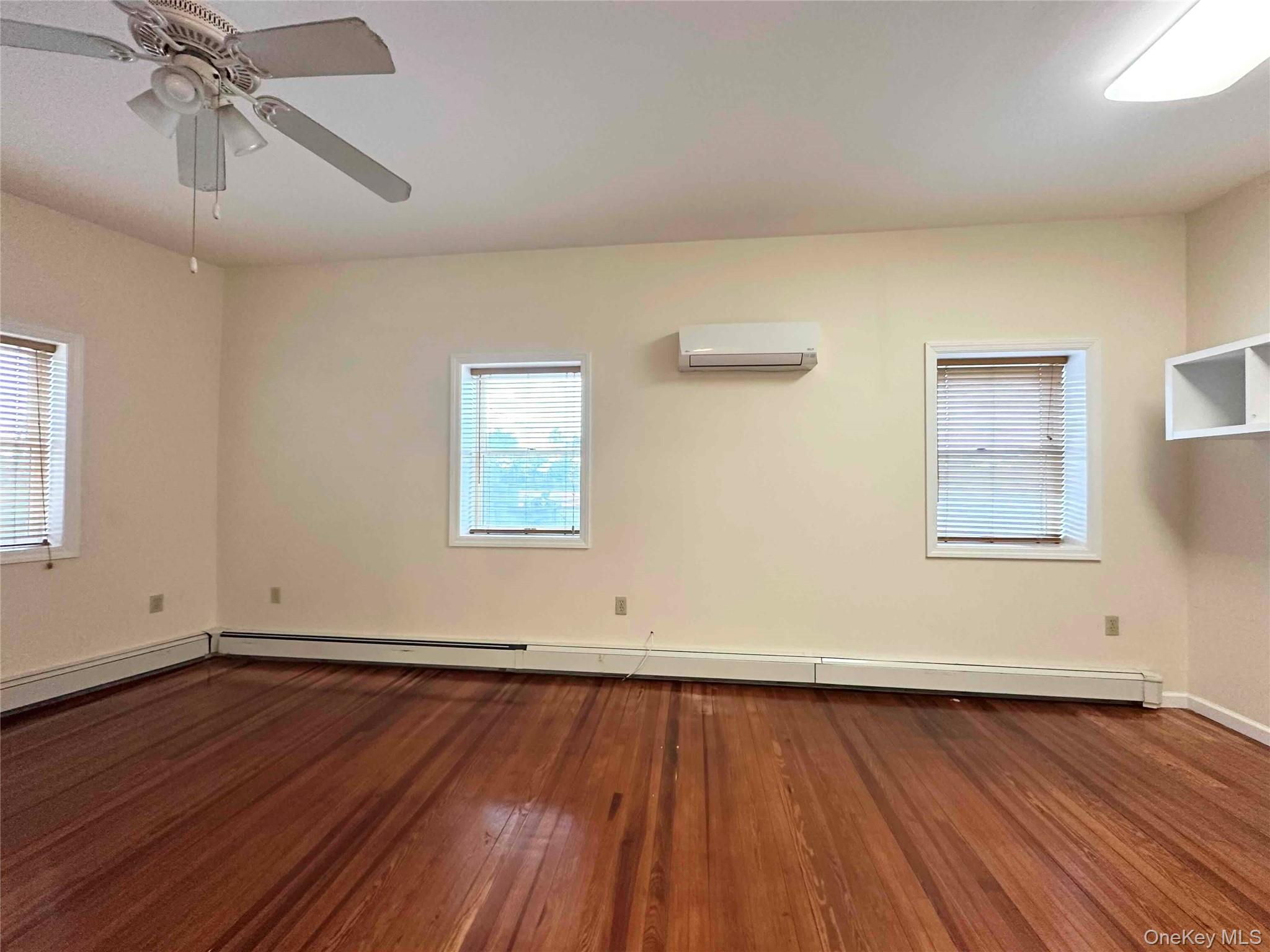 #4 photo, 503 Hicksville Road, नासाउ काउंटी Massapequa , NY 11758