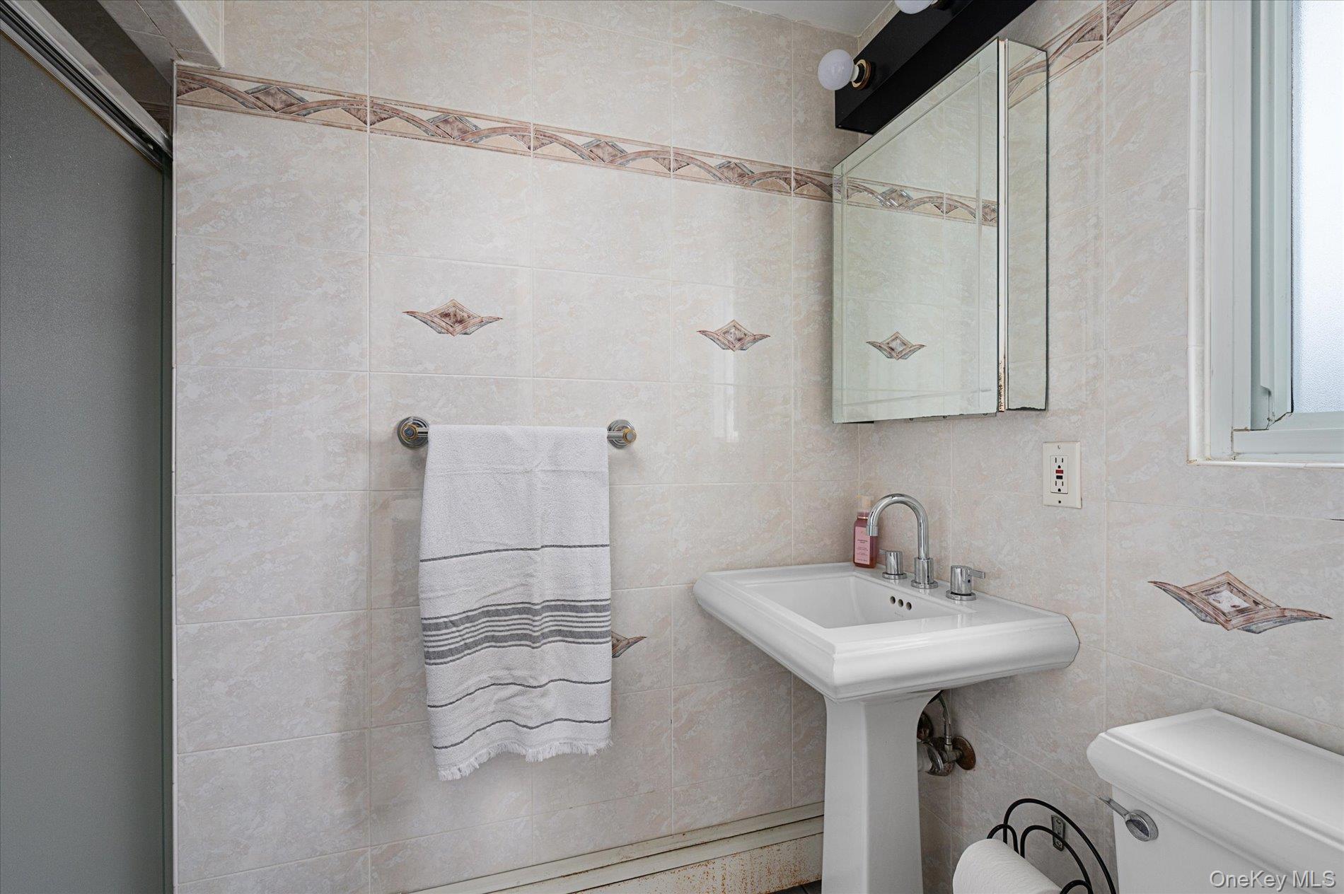 #13 photo, 29 Fox Court, Hicksville , NY 11801