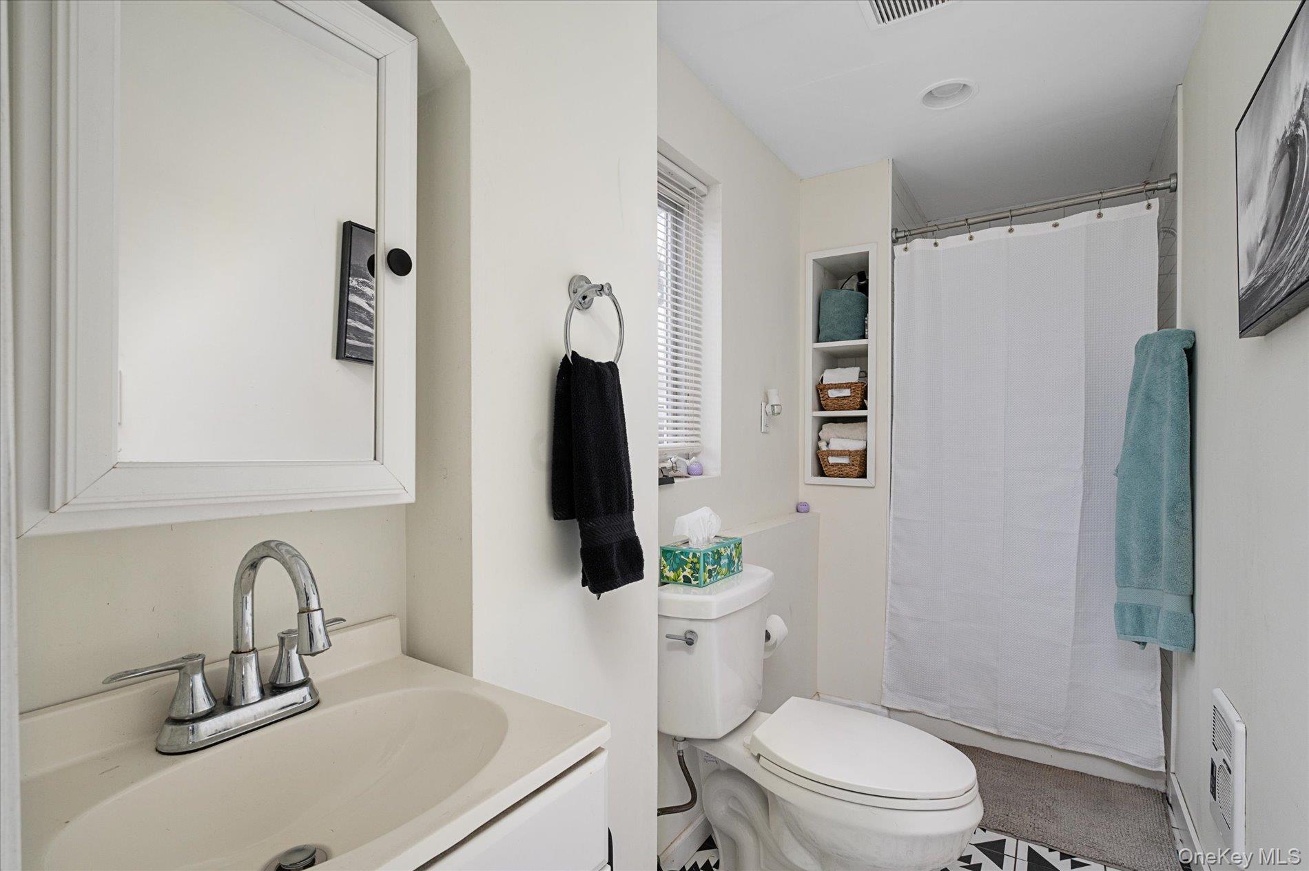 #17 photo, 29 Fox Court, Hicksville , NY 11801