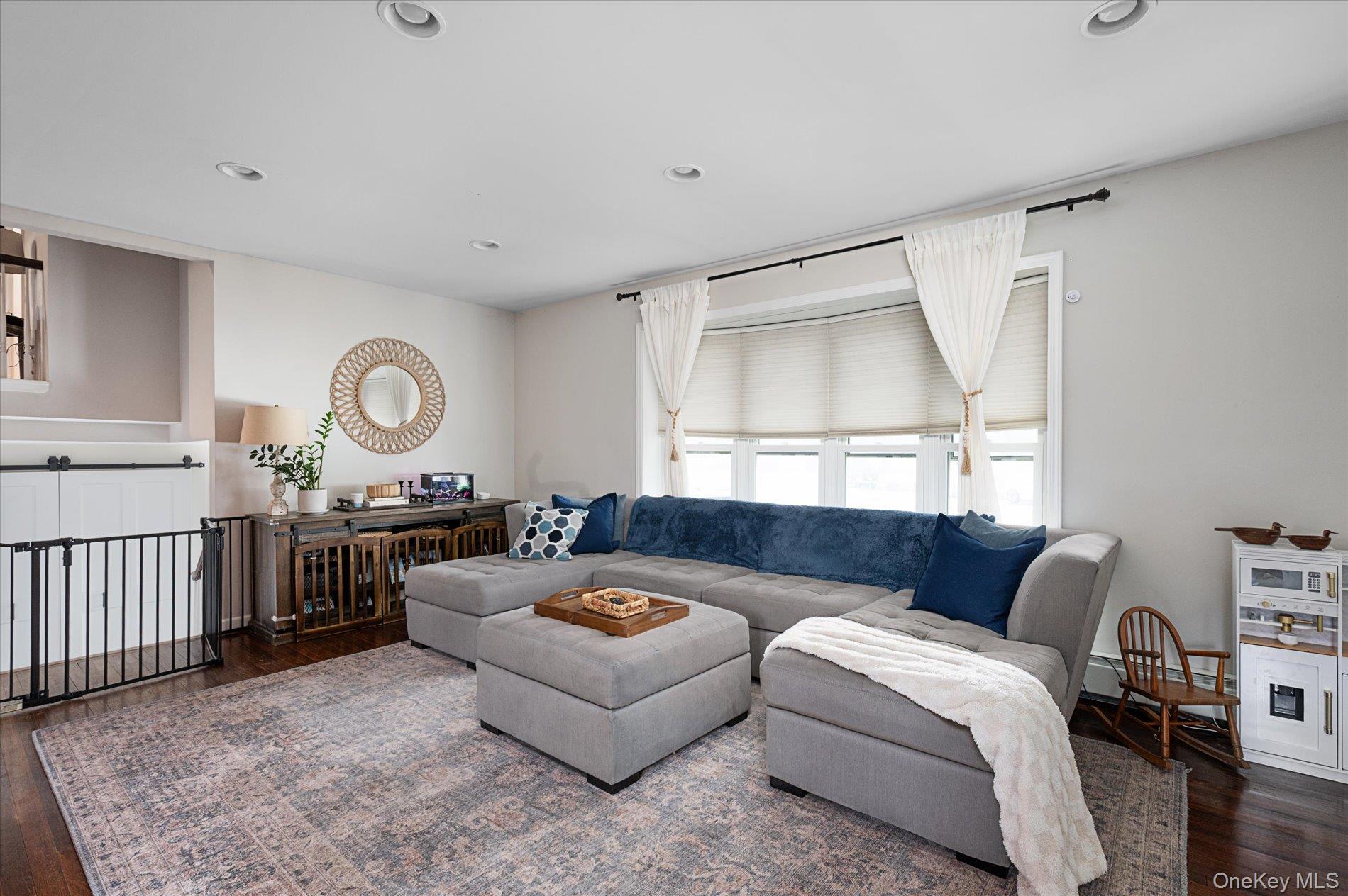 #5 photo, 29 Fox Court, Hicksville , NY 11801