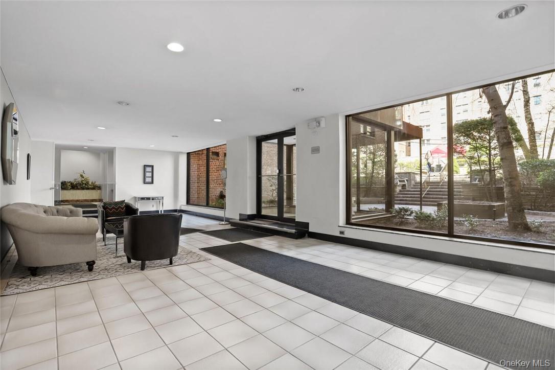 #11 photo, 10 Franklin Avenue, White Plains , NY 10601